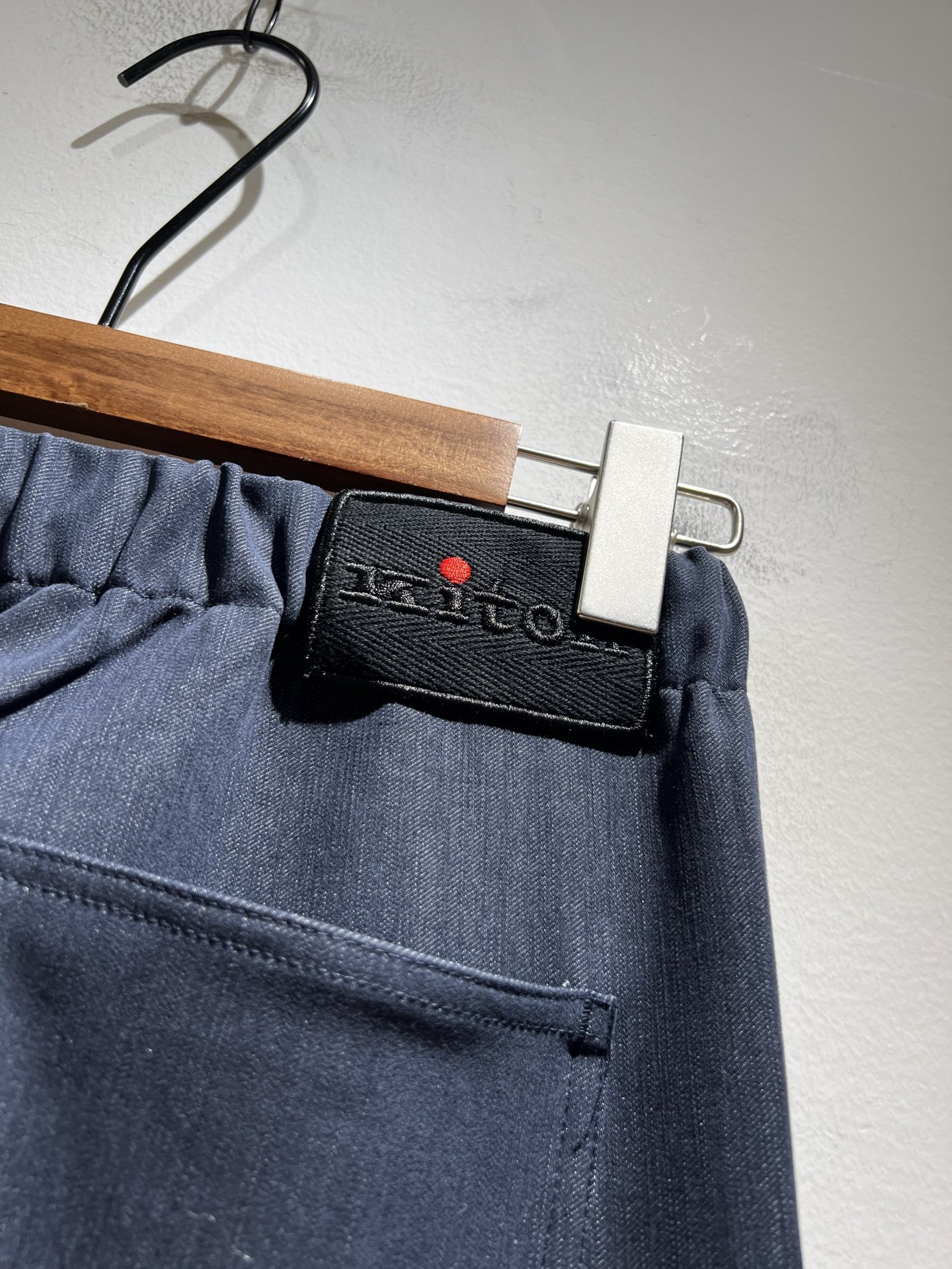 Kiton 2025秋冬新品男士高端休闲百搭四季通勤修身剪裁休闲裤！对于粉丝来说，这样大气的经典设计足矣