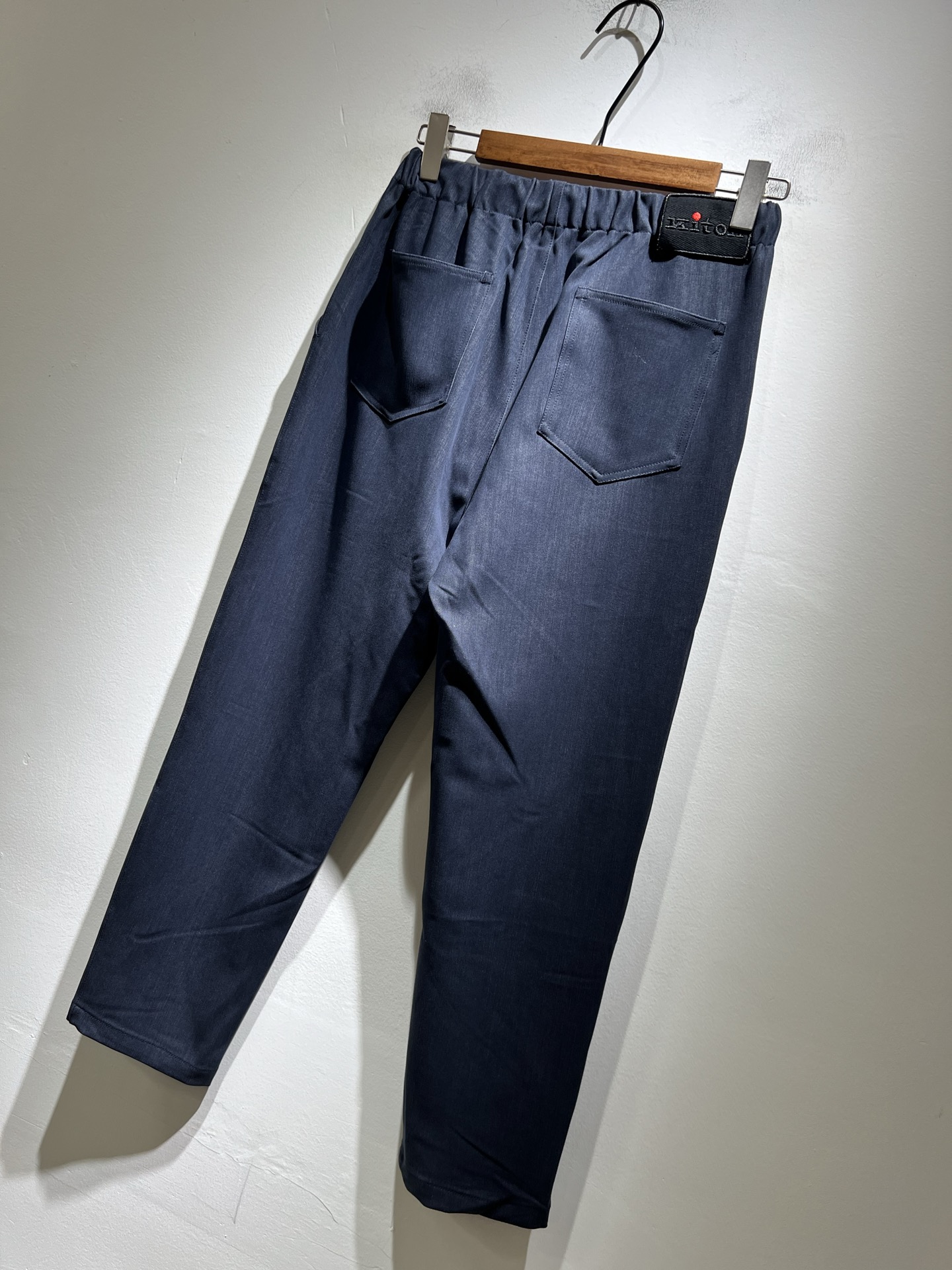 Kiton 2025秋冬新品男士高端休闲百搭四季通勤修身剪裁休闲裤！对于粉丝来说，这样大气的经典设计足矣