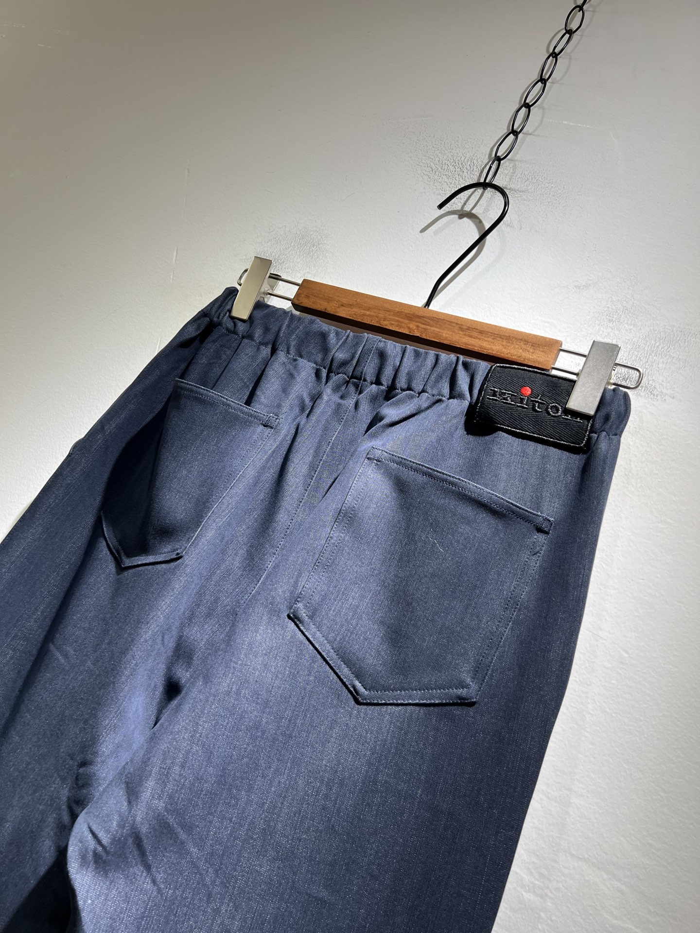 Kiton 2025秋冬新品男士高端休闲百搭四季通勤修身剪裁休闲裤！对于粉丝来说，这样大气的经典设计足矣