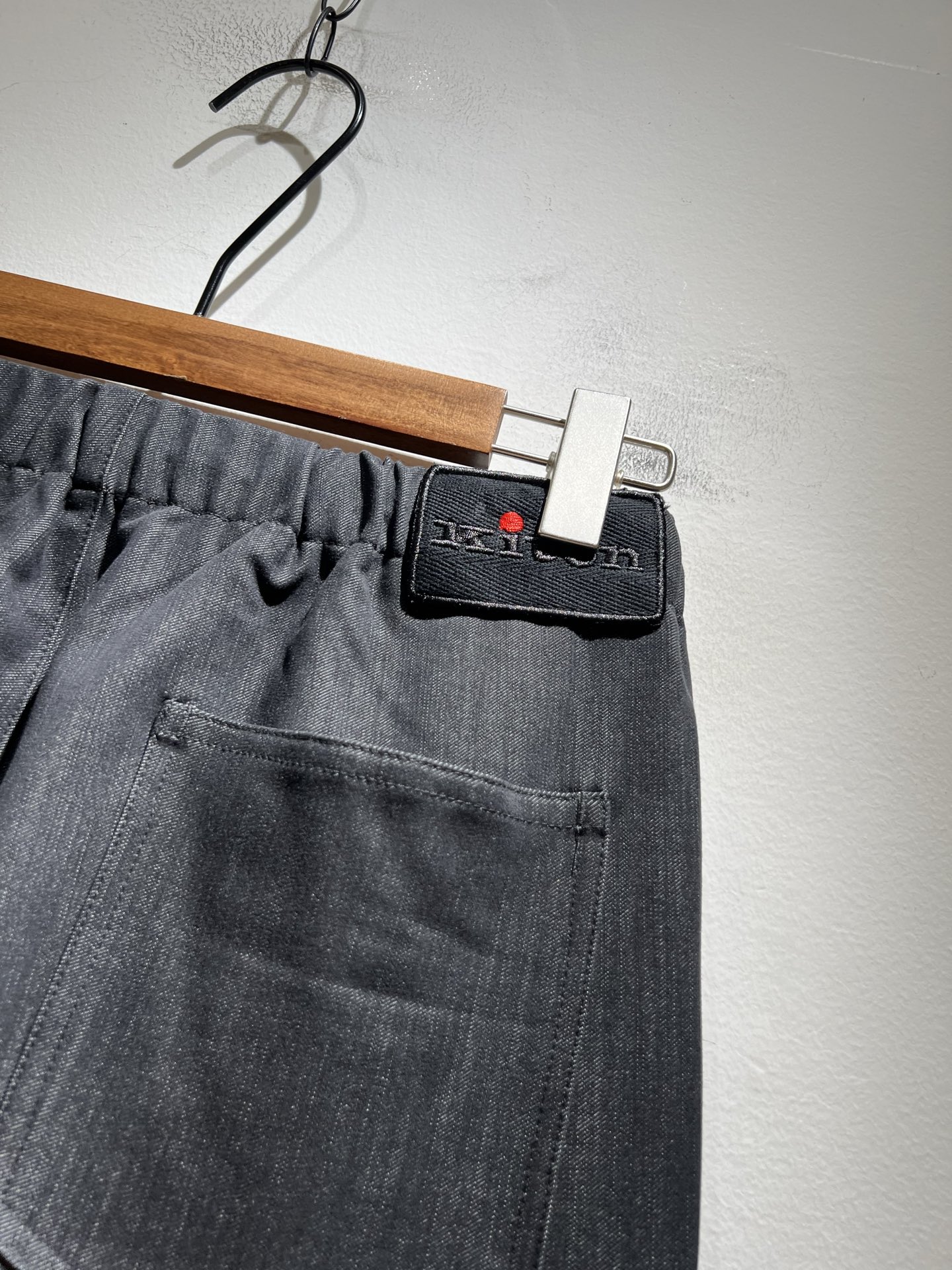 Kiton 2025秋冬新品男士高端休闲百搭四季通勤修身剪裁休闲裤！对于粉丝来说，这样大气的经典设计足矣
