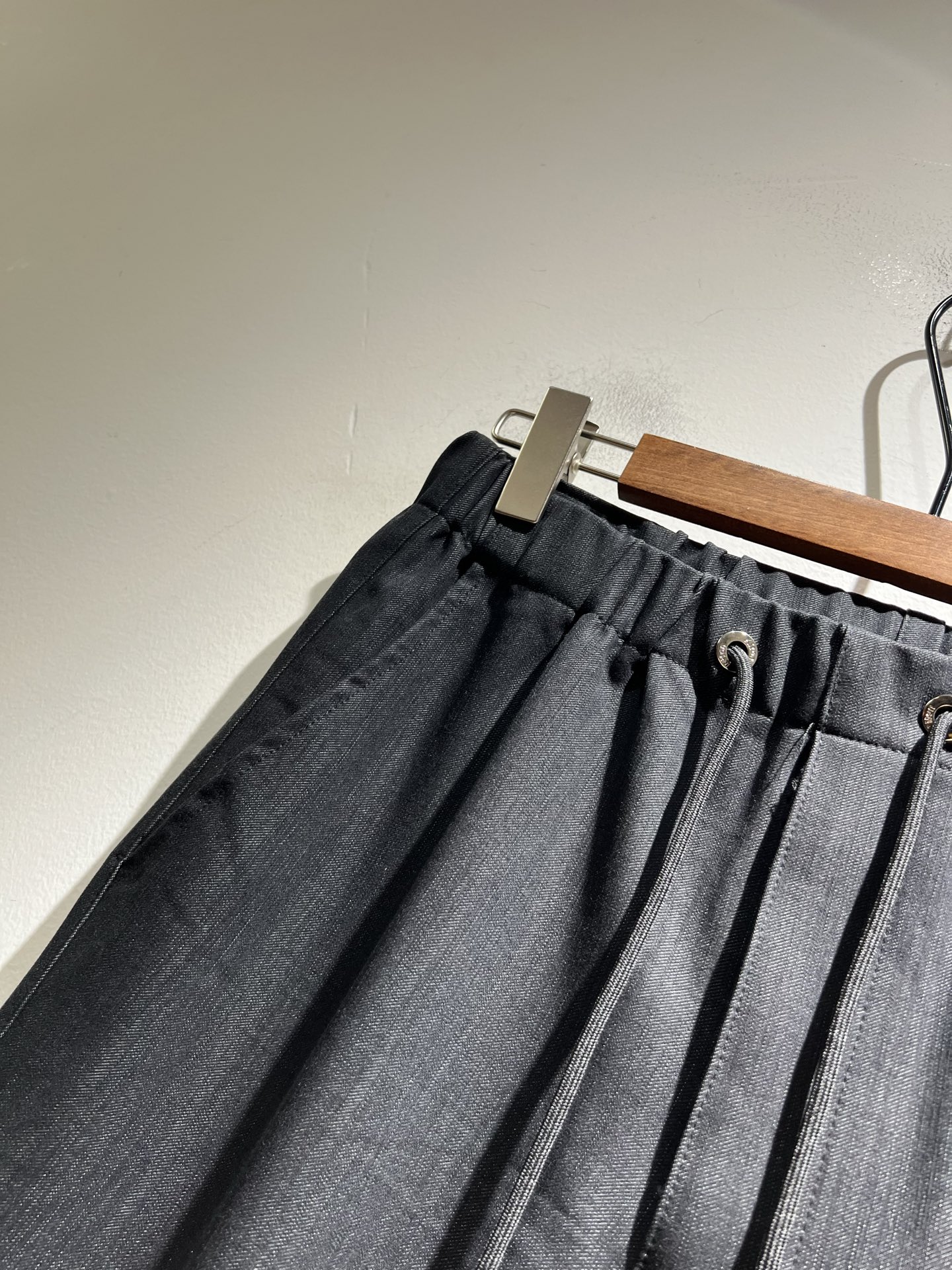 Kiton 2025秋冬新品男士高端休闲百搭四季通勤修身剪裁休闲裤！对于粉丝来说，这样大气的经典设计足矣