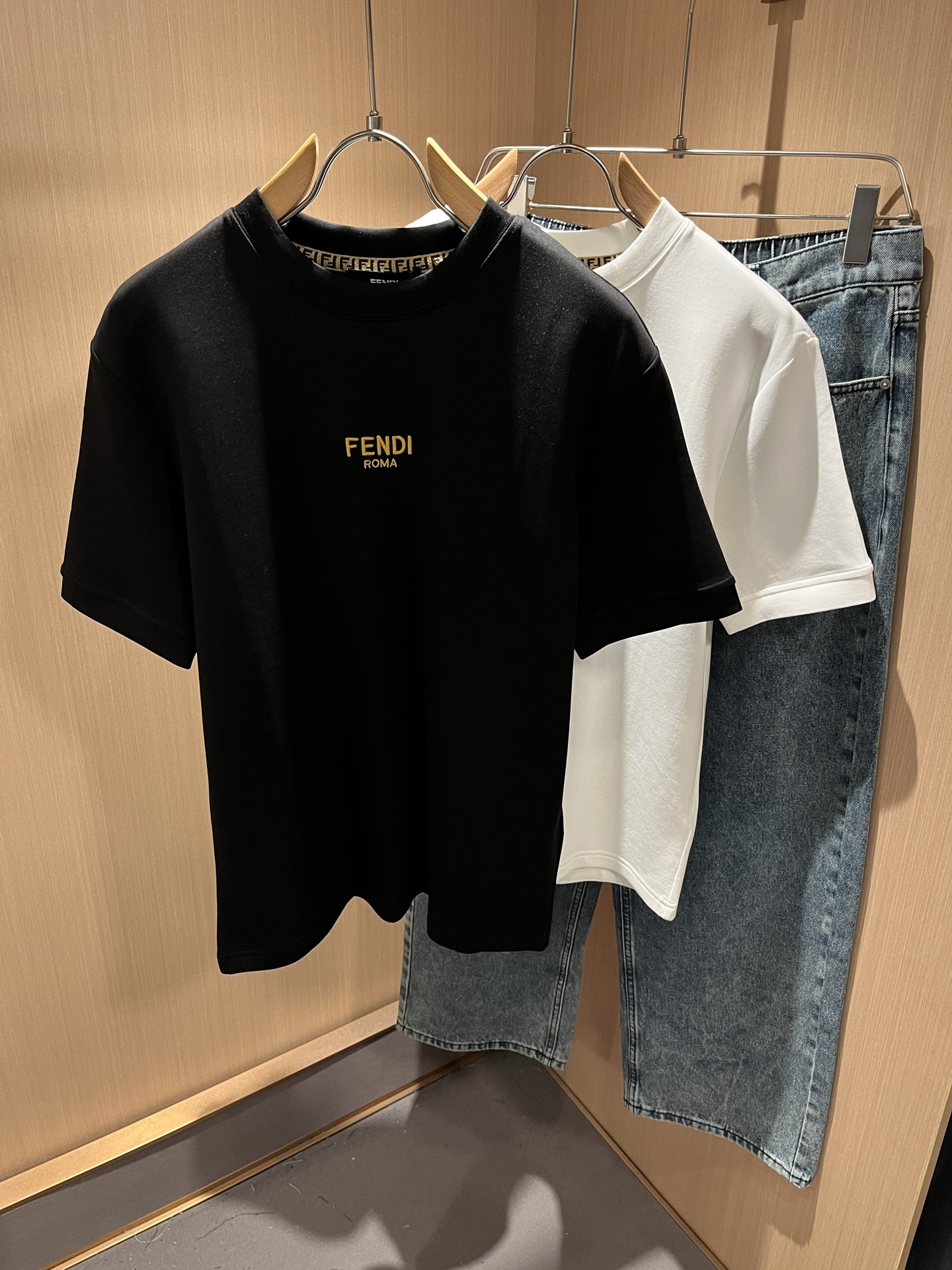 FEN*I 芬*迪2025秋冬新款FD家族FF男女同款👫打底短袖T恤，男女同款👫百搭极简短袖。意大利原厂