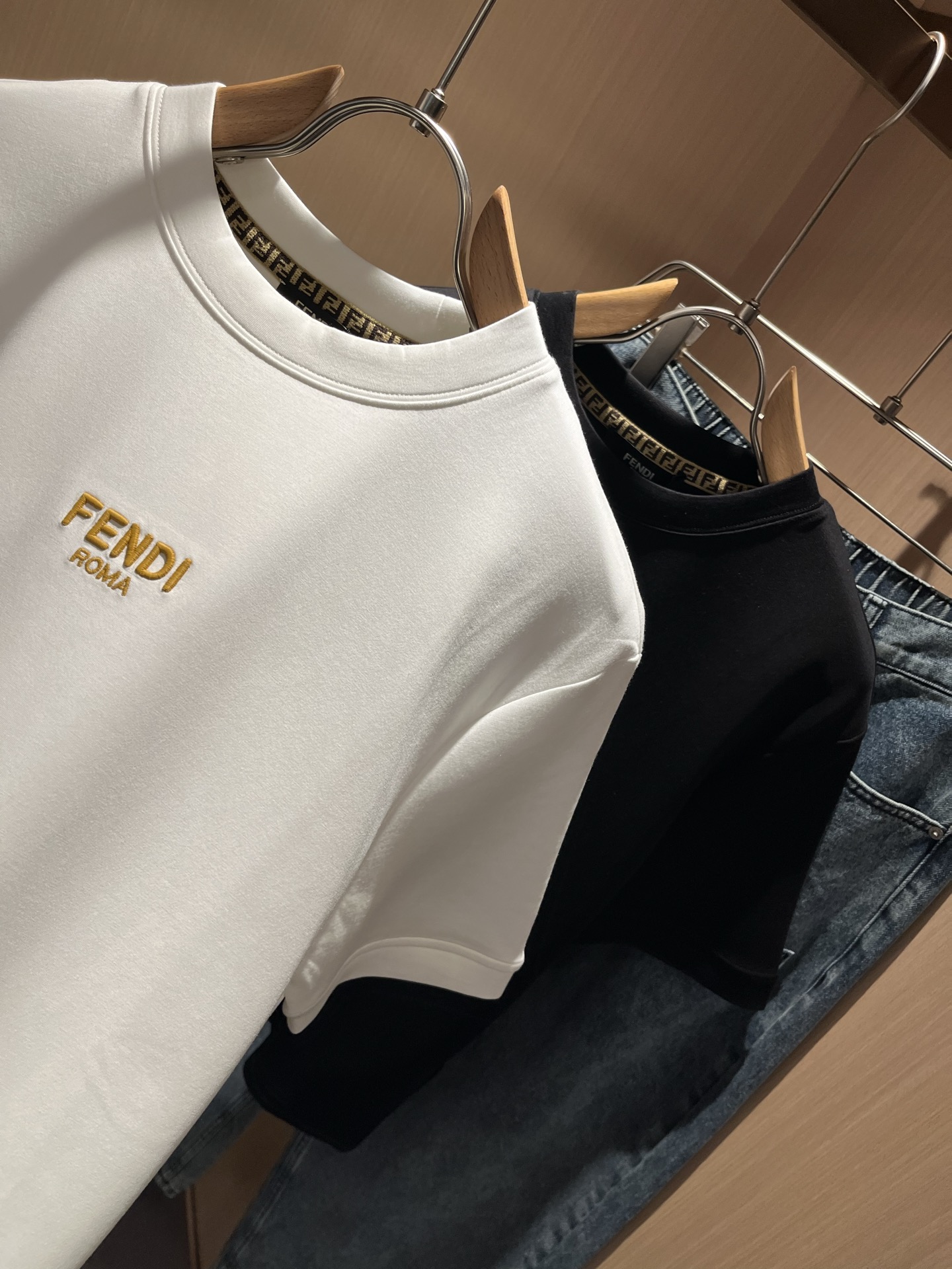 FEN*I 芬*迪2025秋冬新款FD家族FF男女同款👫打底短袖T恤，男女同款👫百搭极简短袖。意大利原厂