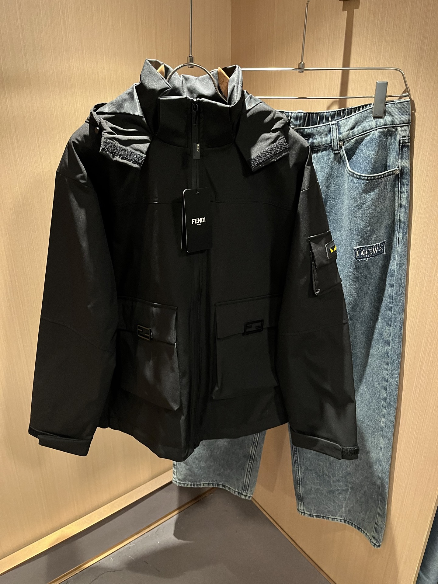 FEN*I 芬*迪 2025秋冬新款夹克外套，意大利原厂订单，FD家族人气单品，代表性十足，规格感十足的