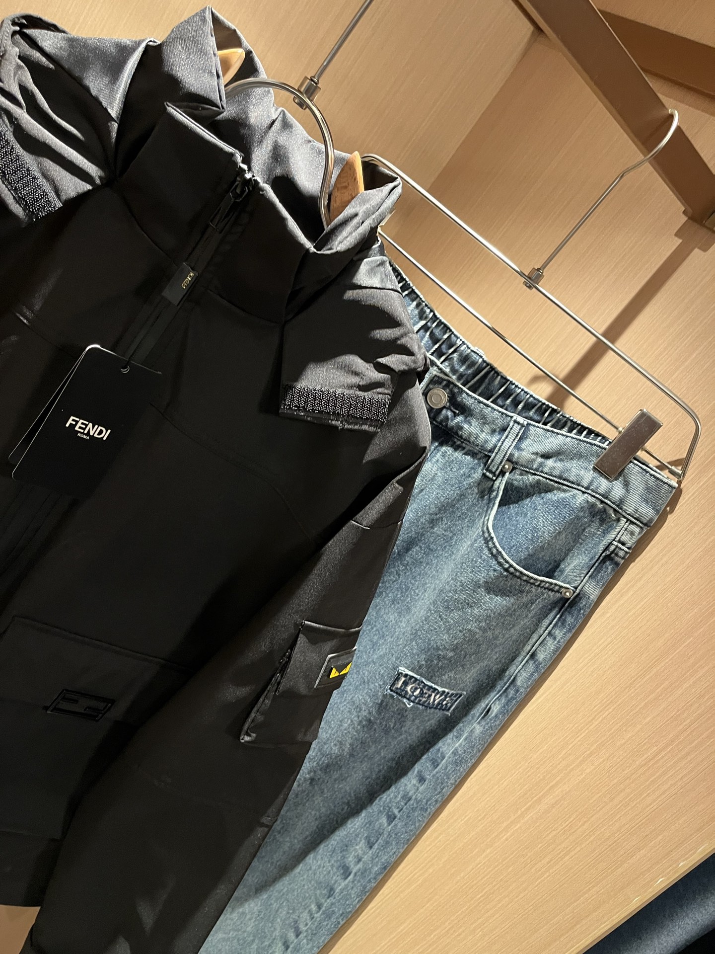 FEN*I 芬*迪 2025秋冬新款夹克外套，意大利原厂订单，FD家族人气单品，代表性十足，规格感十足的