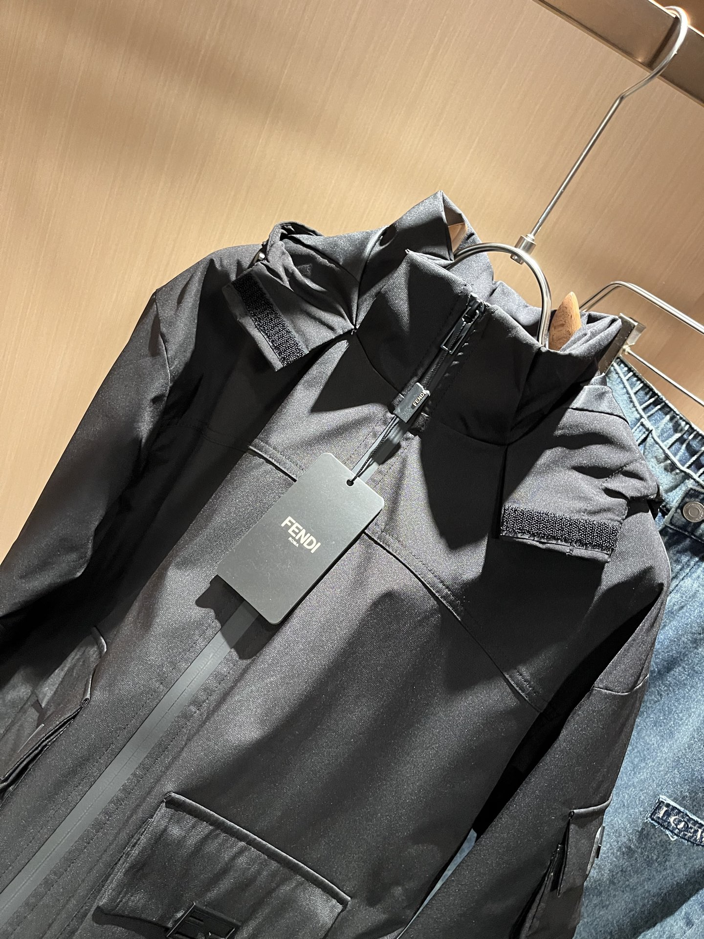 FEN*I 芬*迪 2025秋冬新款夹克外套，意大利原厂订单，FD家族人气单品，代表性十足，规格感十足的