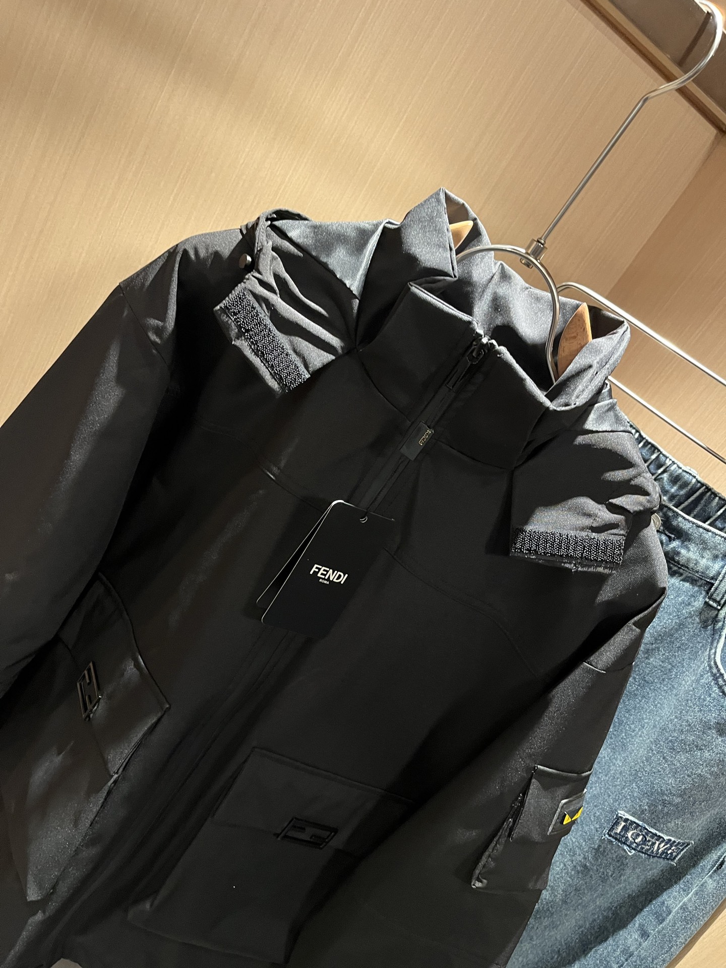 FEN*I 芬*迪 2025秋冬新款夹克外套，意大利原厂订单，FD家族人气单品，代表性十足，规格感十足的