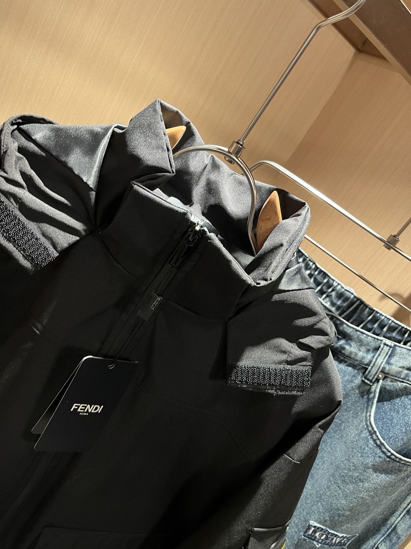 FEN*I 芬*迪 2025秋冬新款夹克外套，意大利原厂订单，FD家族人气单品，代表性十足，规格感十足的