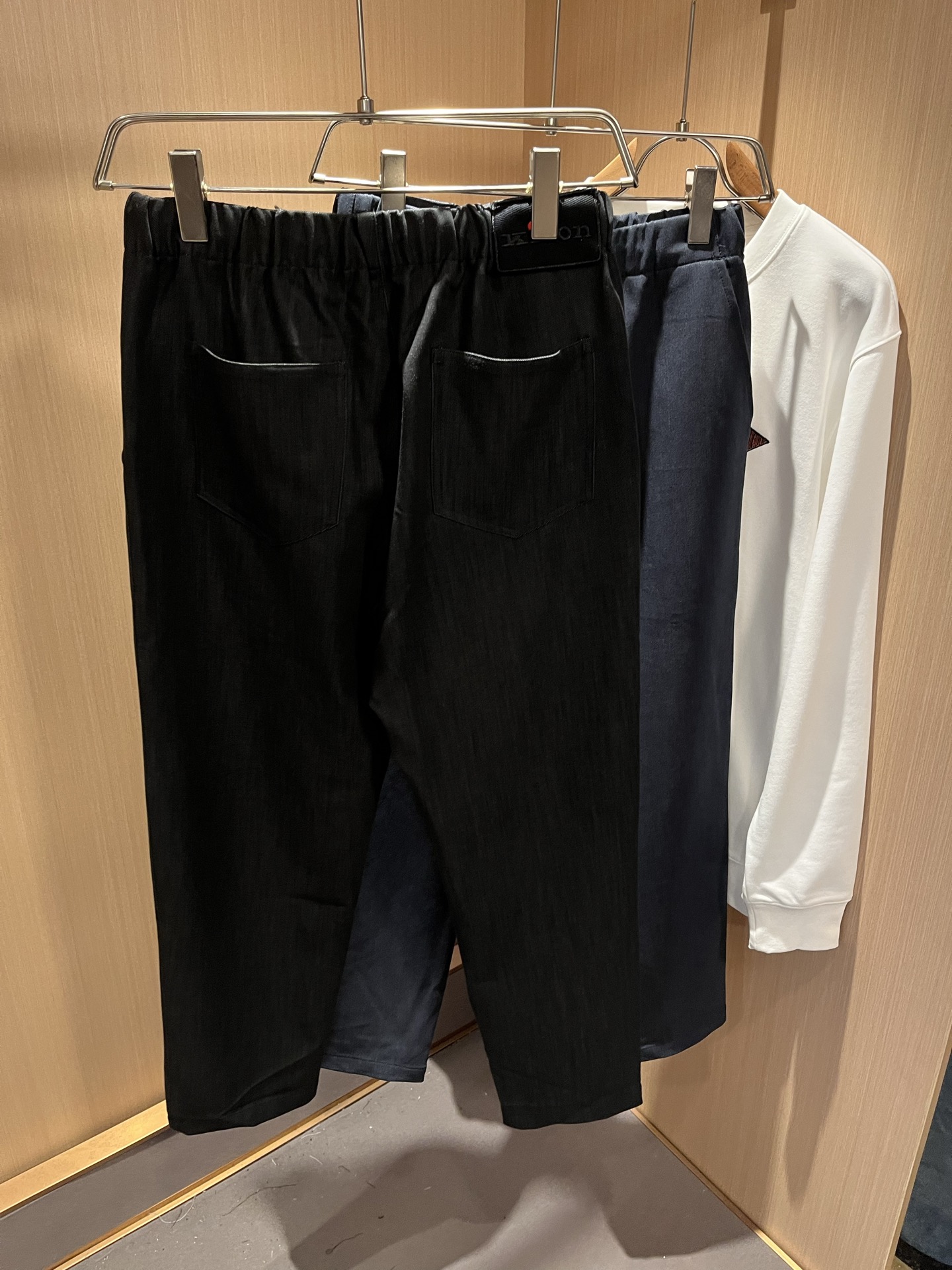 Kiton 2025秋冬新品男士高端休闲百搭四季通勤修身剪裁休闲裤！对于粉丝来说，这样大气的经典设计足矣