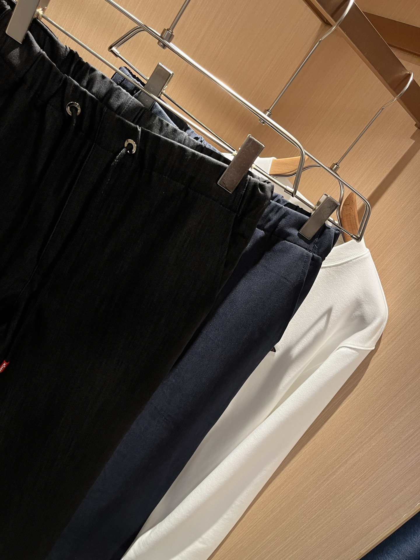 Kiton 2025秋冬新品男士高端休闲百搭四季通勤修身剪裁休闲裤！对于粉丝来说，这样大气的经典设计足矣