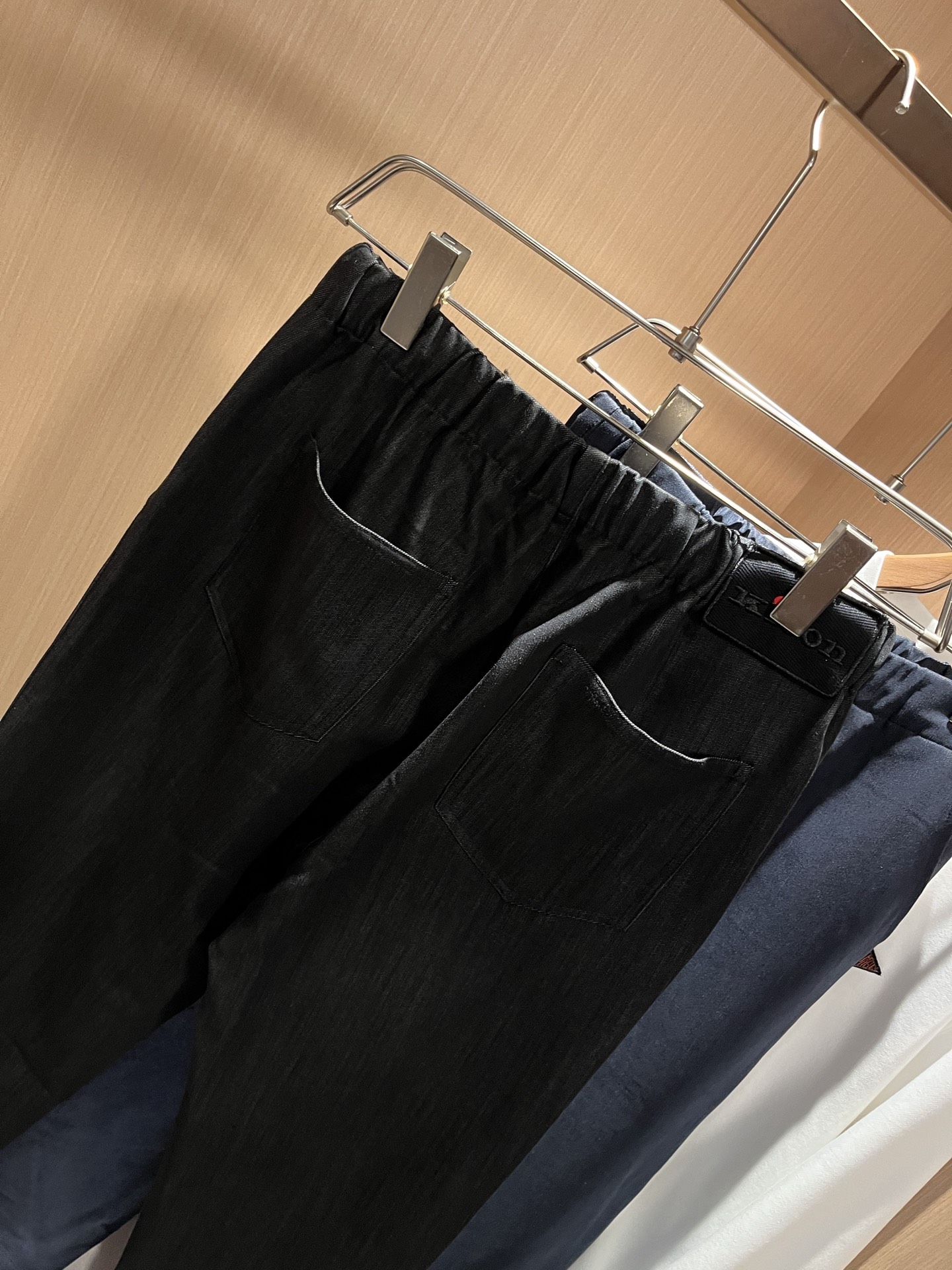 Kiton 2025秋冬新品男士高端休闲百搭四季通勤修身剪裁休闲裤！对于粉丝来说，这样大气的经典设计足矣