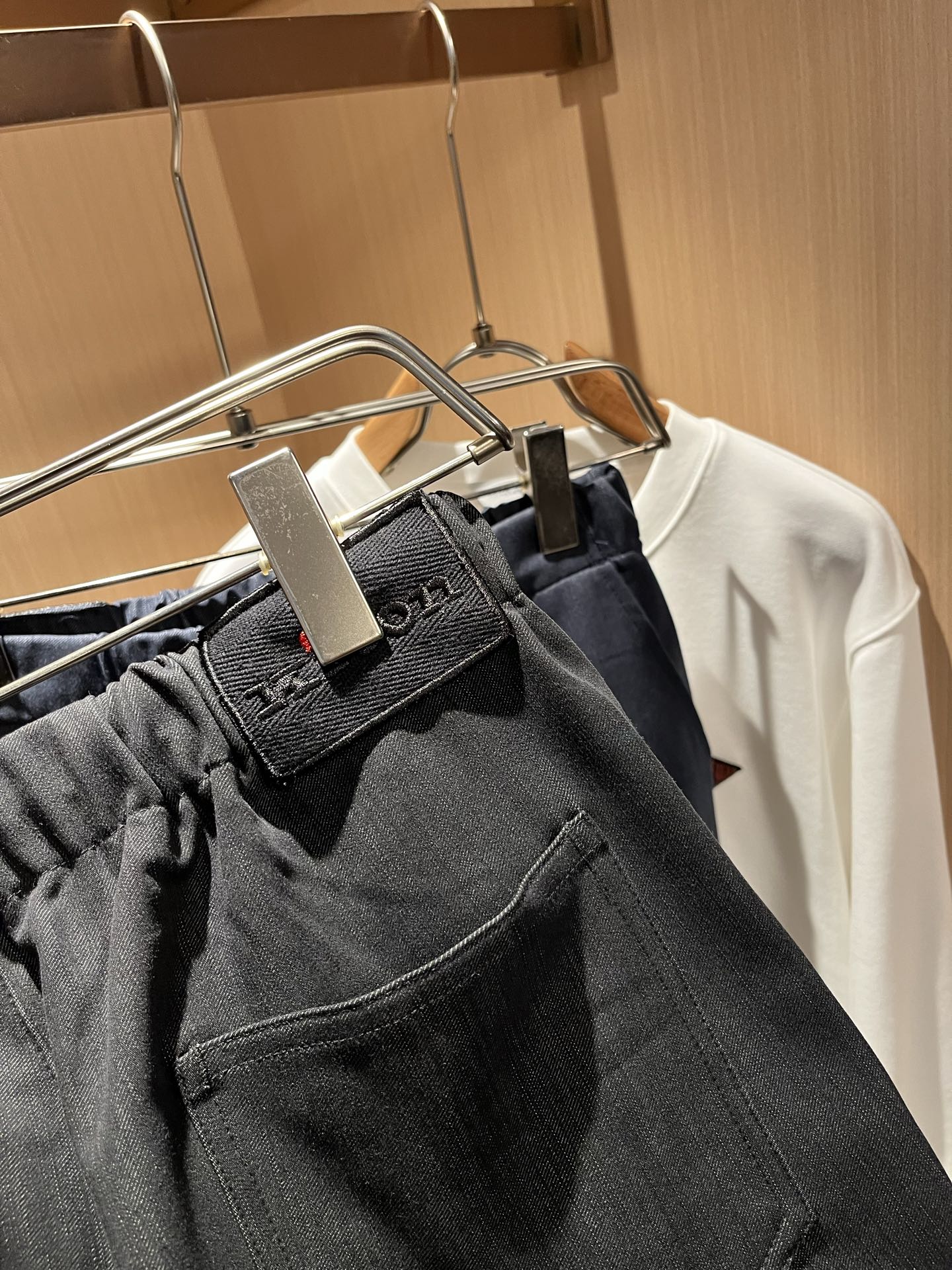 Kiton 2025秋冬新品男士高端休闲百搭四季通勤修身剪裁休闲裤！对于粉丝来说，这样大气的经典设计足矣