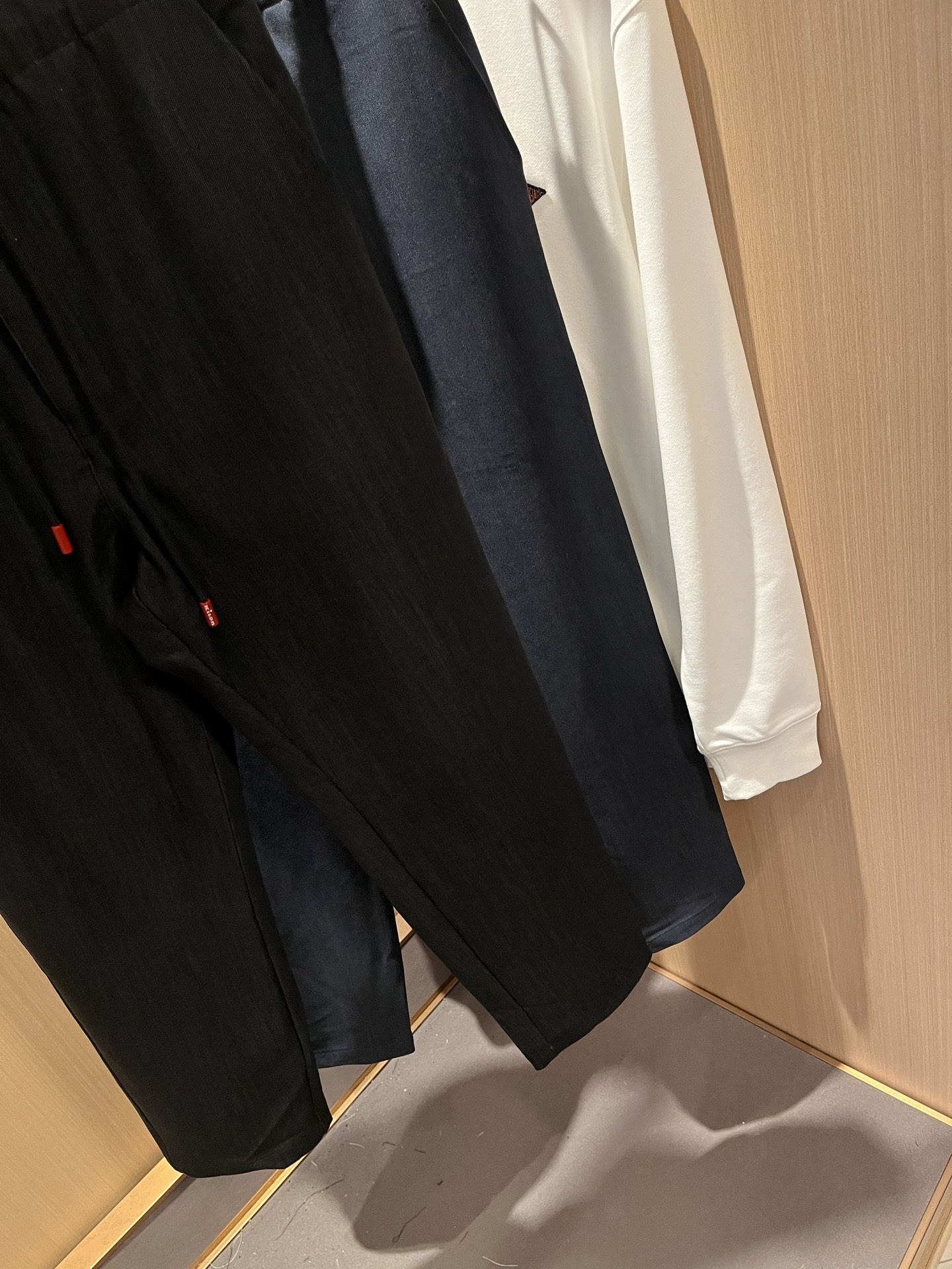 Kiton 2025秋冬新品男士高端休闲百搭四季通勤修身剪裁休闲裤！对于粉丝来说，这样大气的经典设计足矣