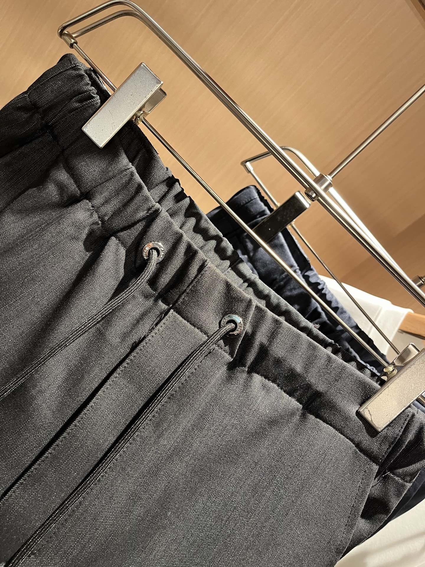 Kiton 2025秋冬新品男士高端休闲百搭四季通勤修身剪裁休闲裤！对于粉丝来说，这样大气的经典设计足矣