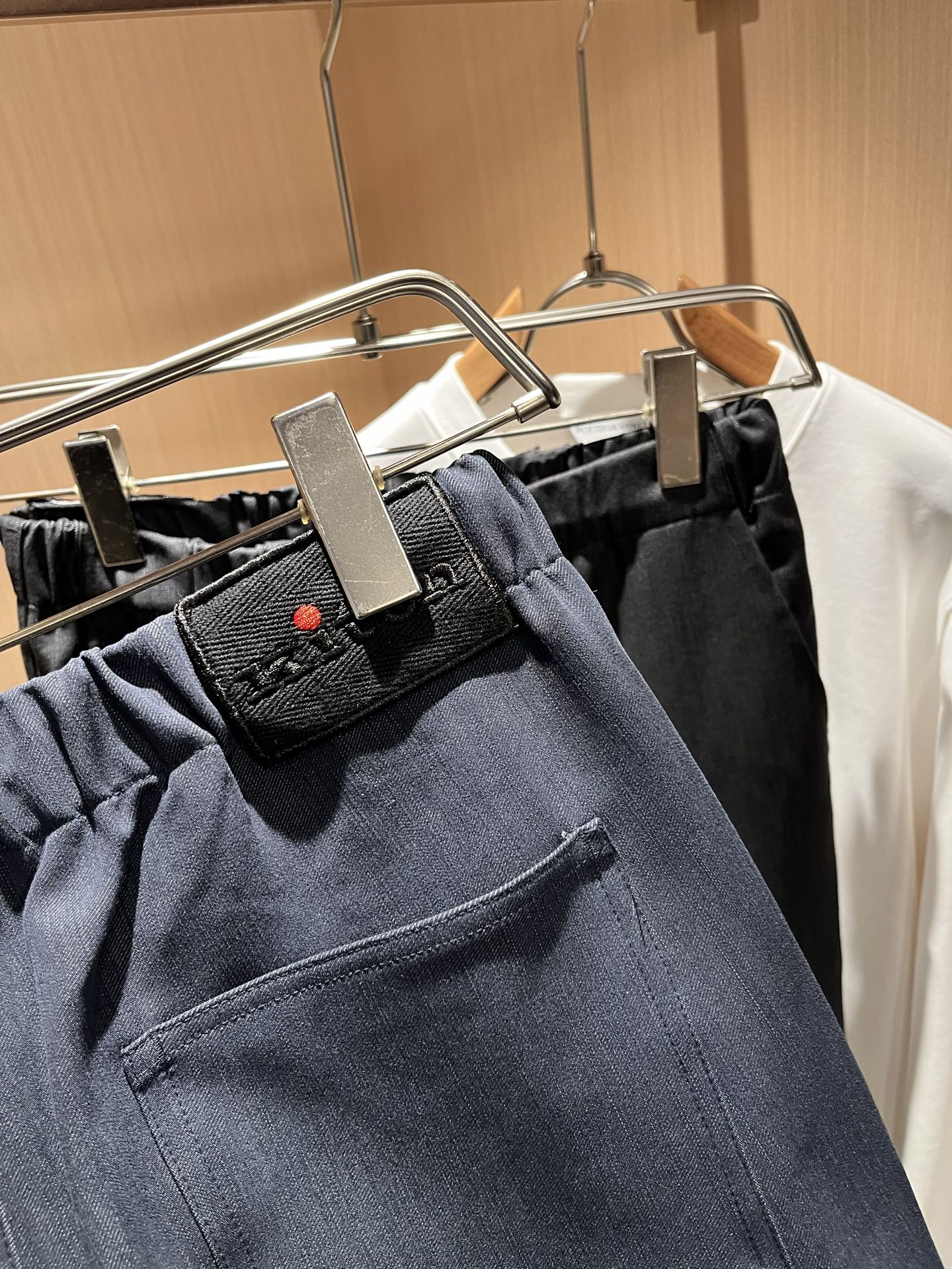 Kiton 2025秋冬新品男士高端休闲百搭四季通勤修身剪裁休闲裤！对于粉丝来说，这样大气的经典设计足矣