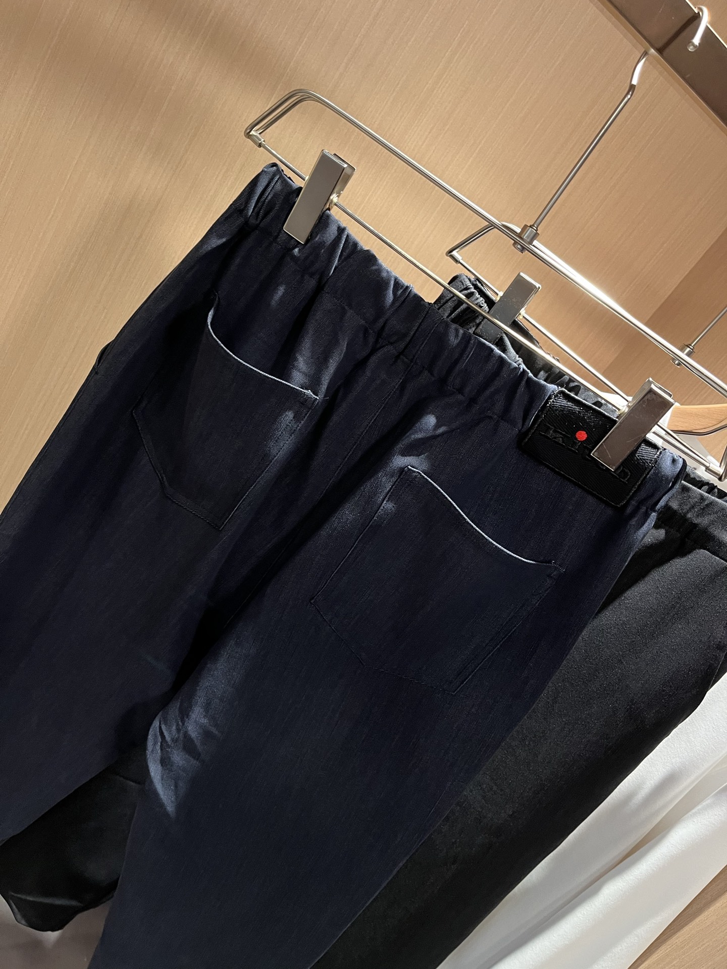 Kiton 2025秋冬新品男士高端休闲百搭四季通勤修身剪裁休闲裤！对于粉丝来说，这样大气的经典设计足矣