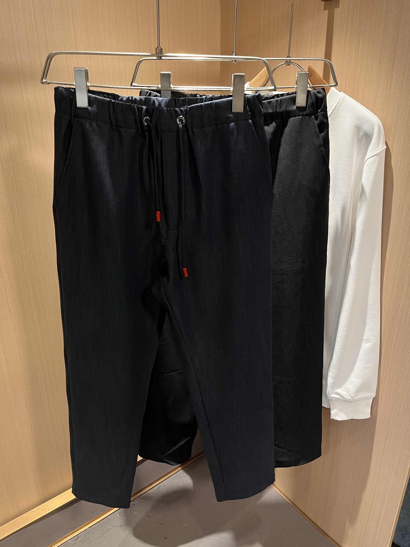 Kiton 2025秋冬新品男士高端休闲百搭四季通勤修身剪裁休闲裤！对于粉丝来说，这样大气的经典设计足矣