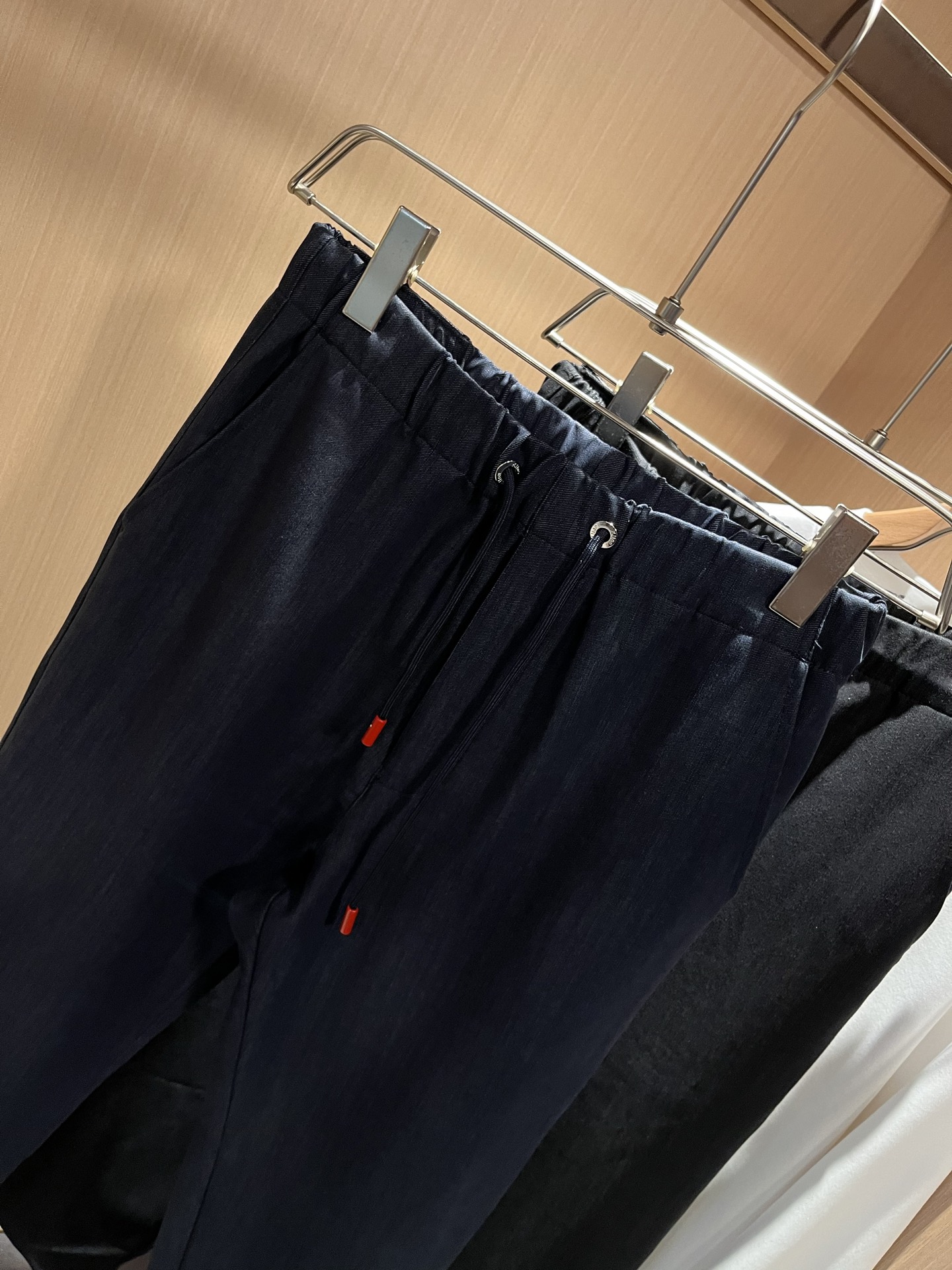 Kiton 2025秋冬新品男士高端休闲百搭四季通勤修身剪裁休闲裤！对于粉丝来说，这样大气的经典设计足矣