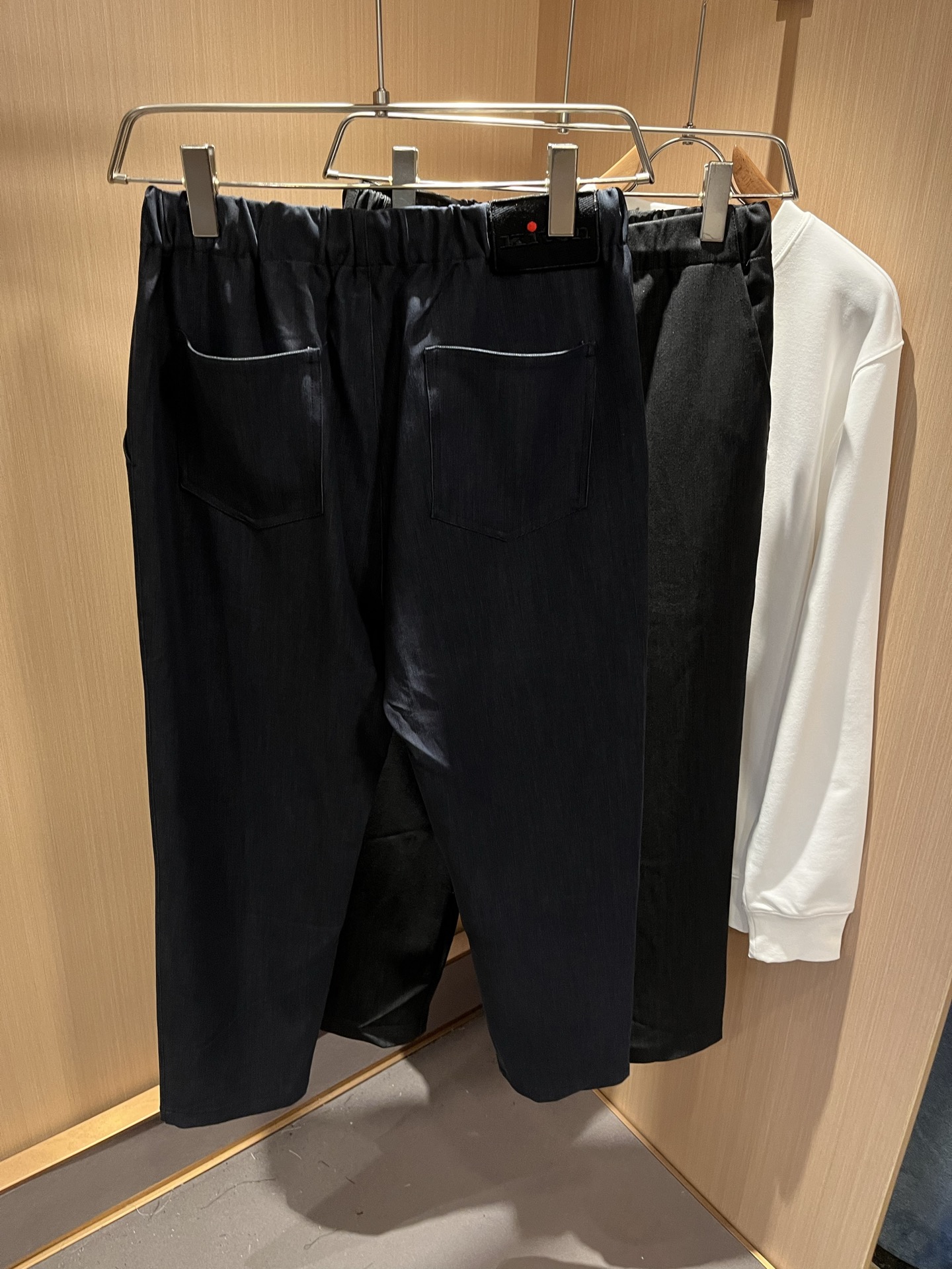 Kiton 2025秋冬新品男士高端休闲百搭四季通勤修身剪裁休闲裤！对于粉丝来说，这样大气的经典设计足矣