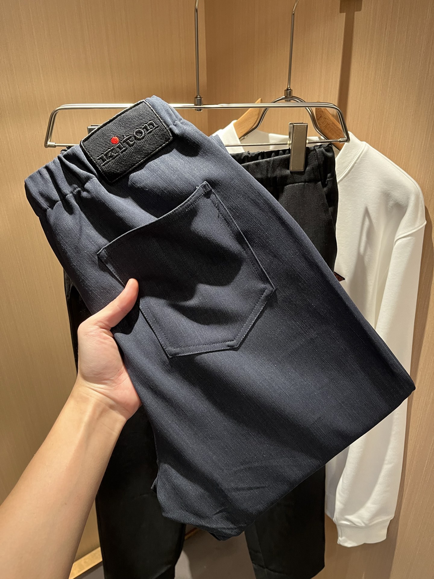 Kiton 2025秋冬新品男士高端休闲百搭四季通勤修身剪裁休闲裤！对于粉丝来说，这样大气的经典设计足矣