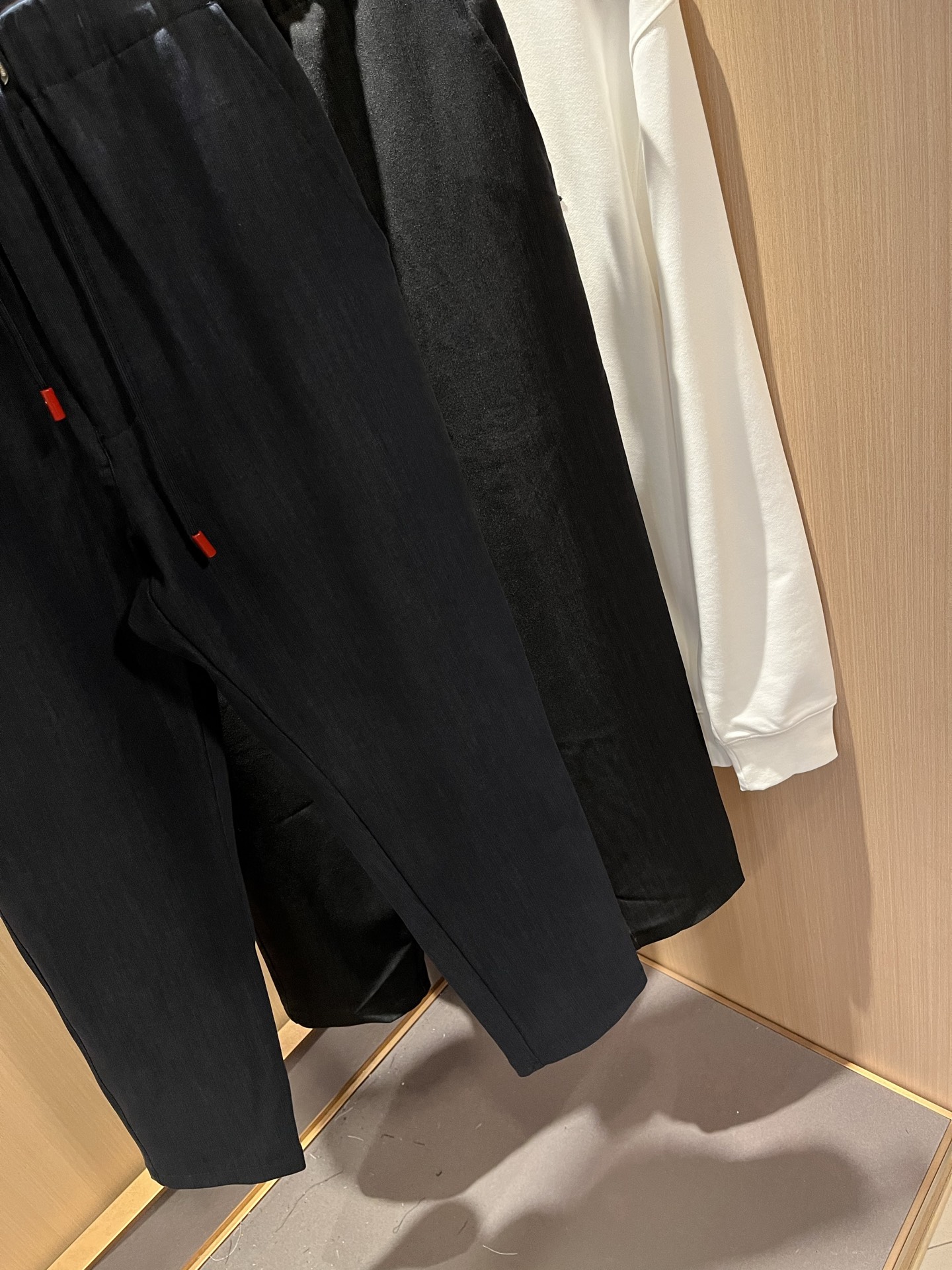 Kiton 2025秋冬新品男士高端休闲百搭四季通勤修身剪裁休闲裤！对于粉丝来说，这样大气的经典设计足矣