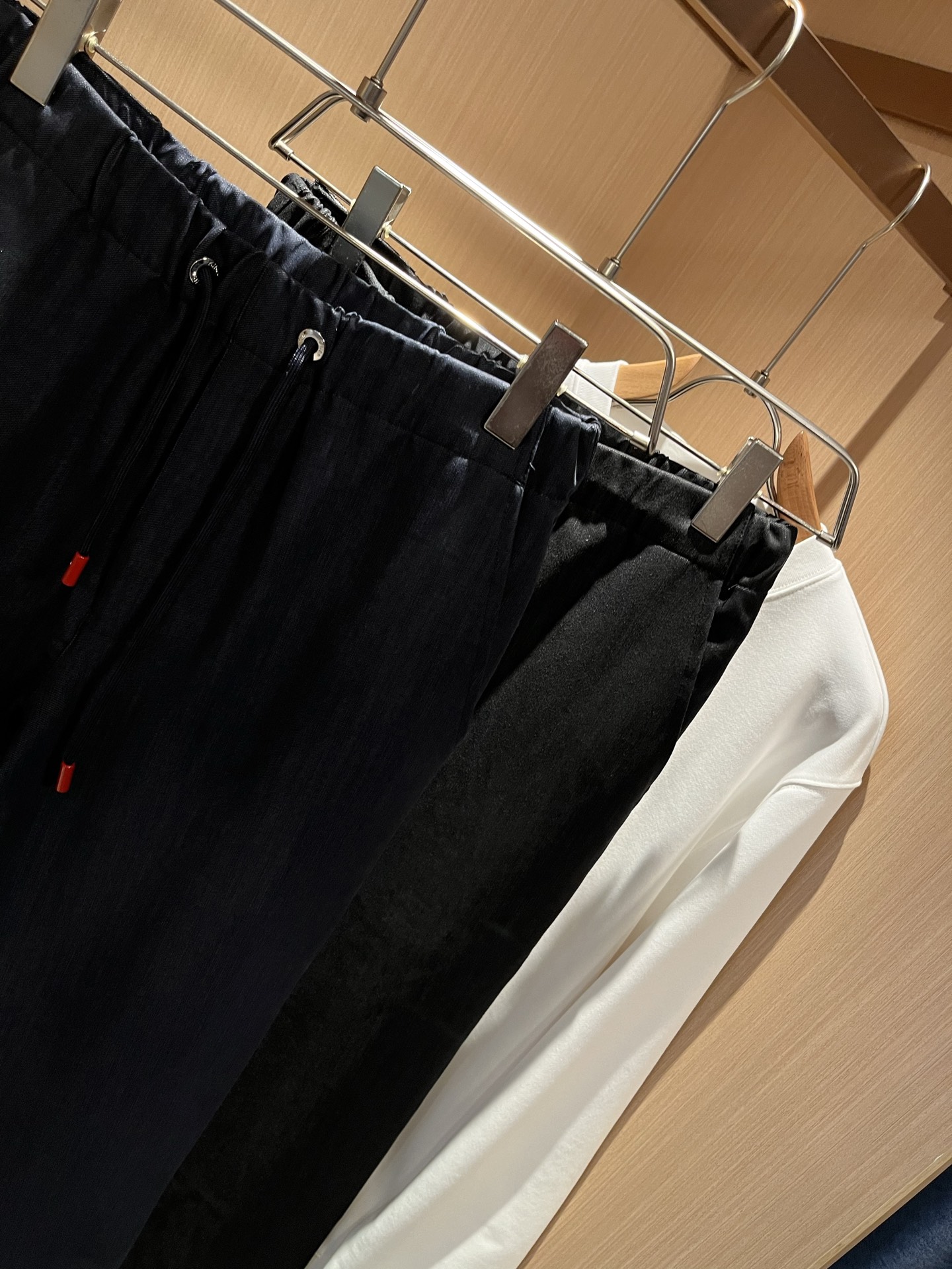 Kiton 2025秋冬新品男士高端休闲百搭四季通勤修身剪裁休闲裤！对于粉丝来说，这样大气的经典设计足矣