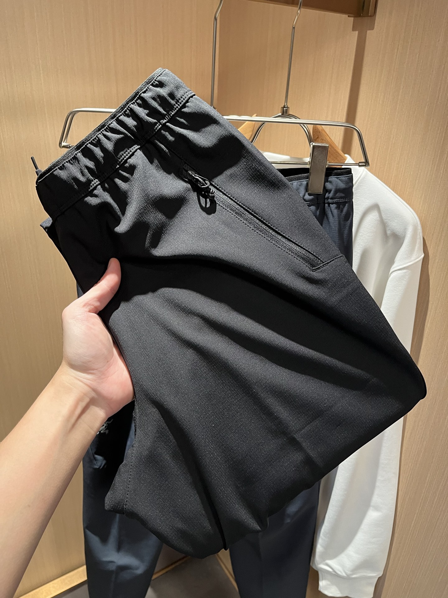 ARCTER*X始*祖鸟 2025秋冬新款休闲运动风格休闲裤，户外品牌可能大家第一想到的就是加拿大鹅、始