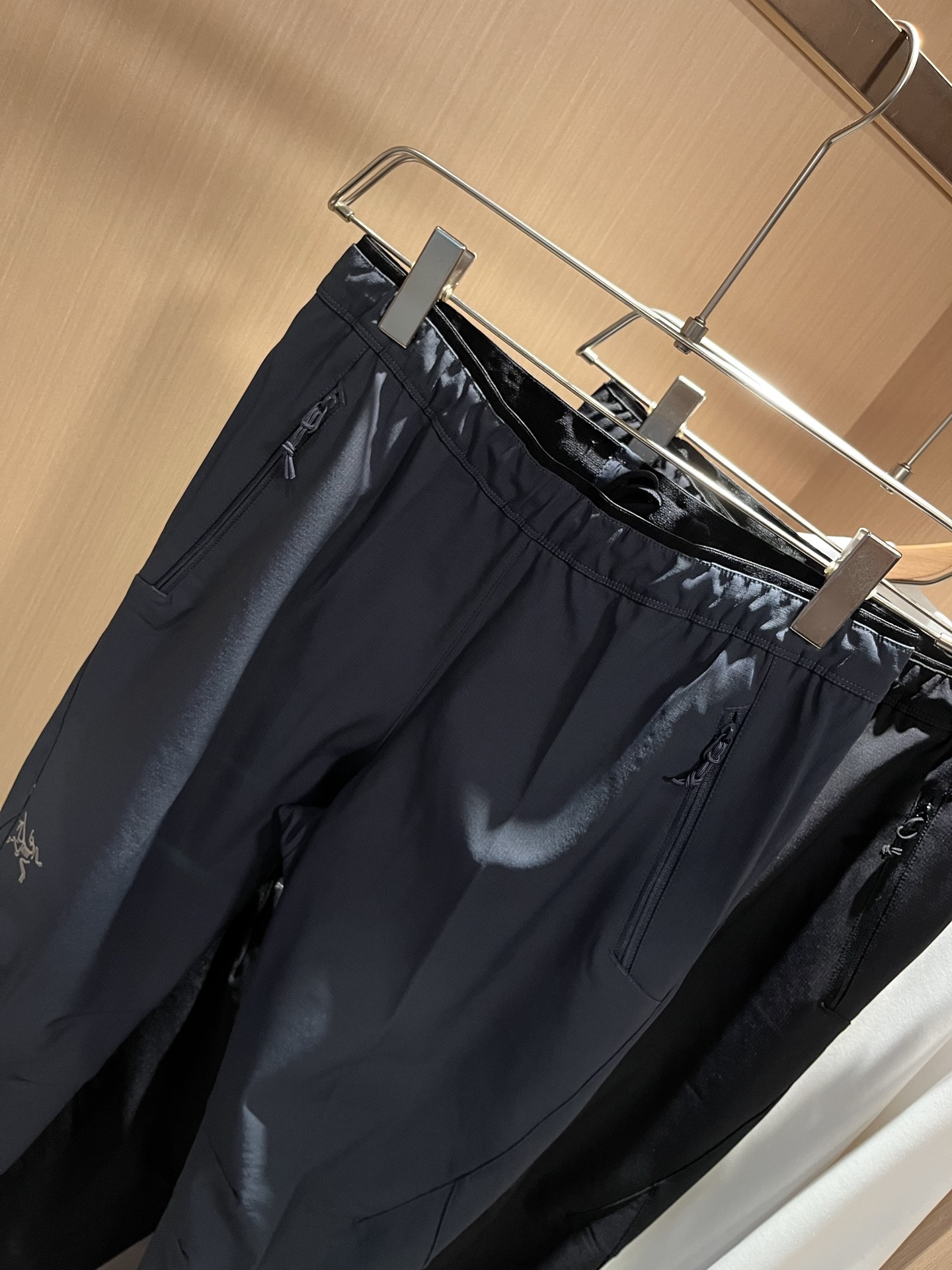 ARCTER*X始*祖鸟 2025秋冬新款休闲运动风格休闲裤，户外品牌可能大家第一想到的就是加拿大鹅、始