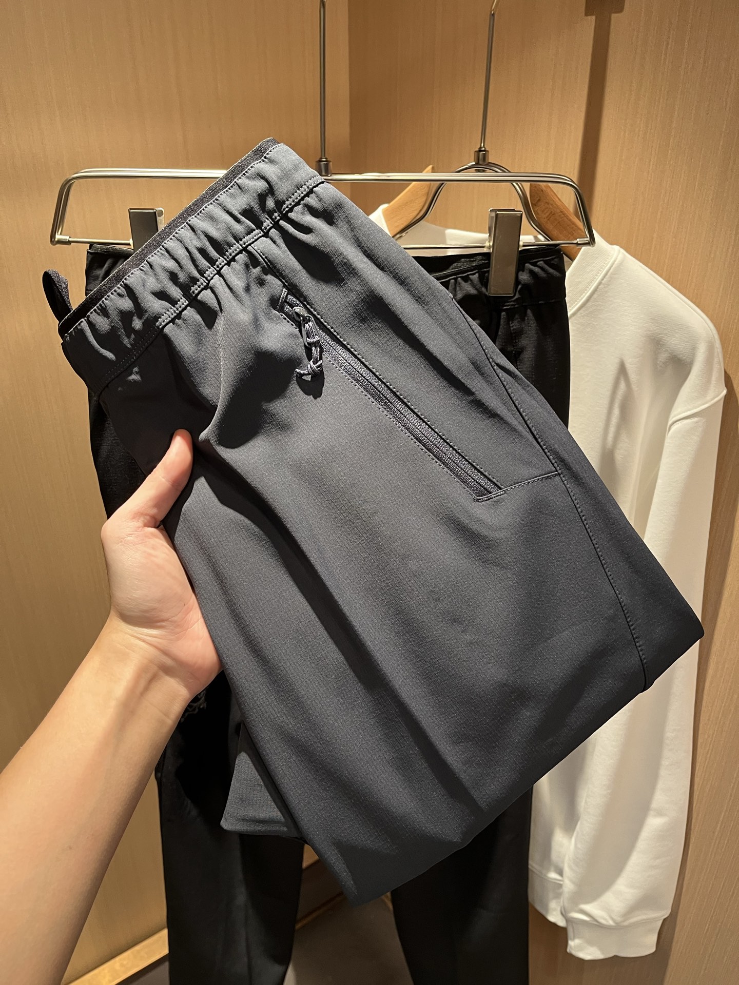 ARCTER*X始*祖鸟 2025秋冬新款休闲运动风格休闲裤，户外品牌可能大家第一想到的就是加拿大鹅、始