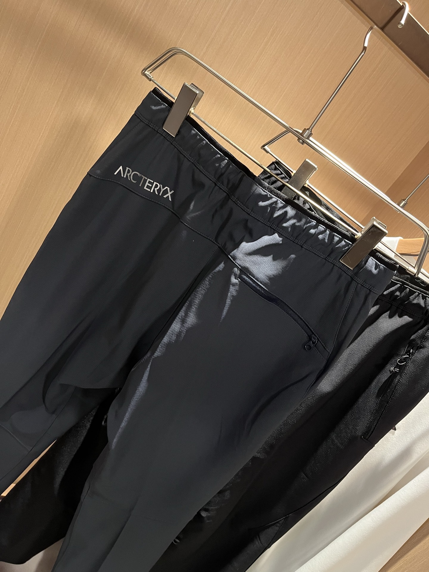 ARCTER*X始*祖鸟 2025秋冬新款休闲运动风格休闲裤，户外品牌可能大家第一想到的就是加拿大鹅、始