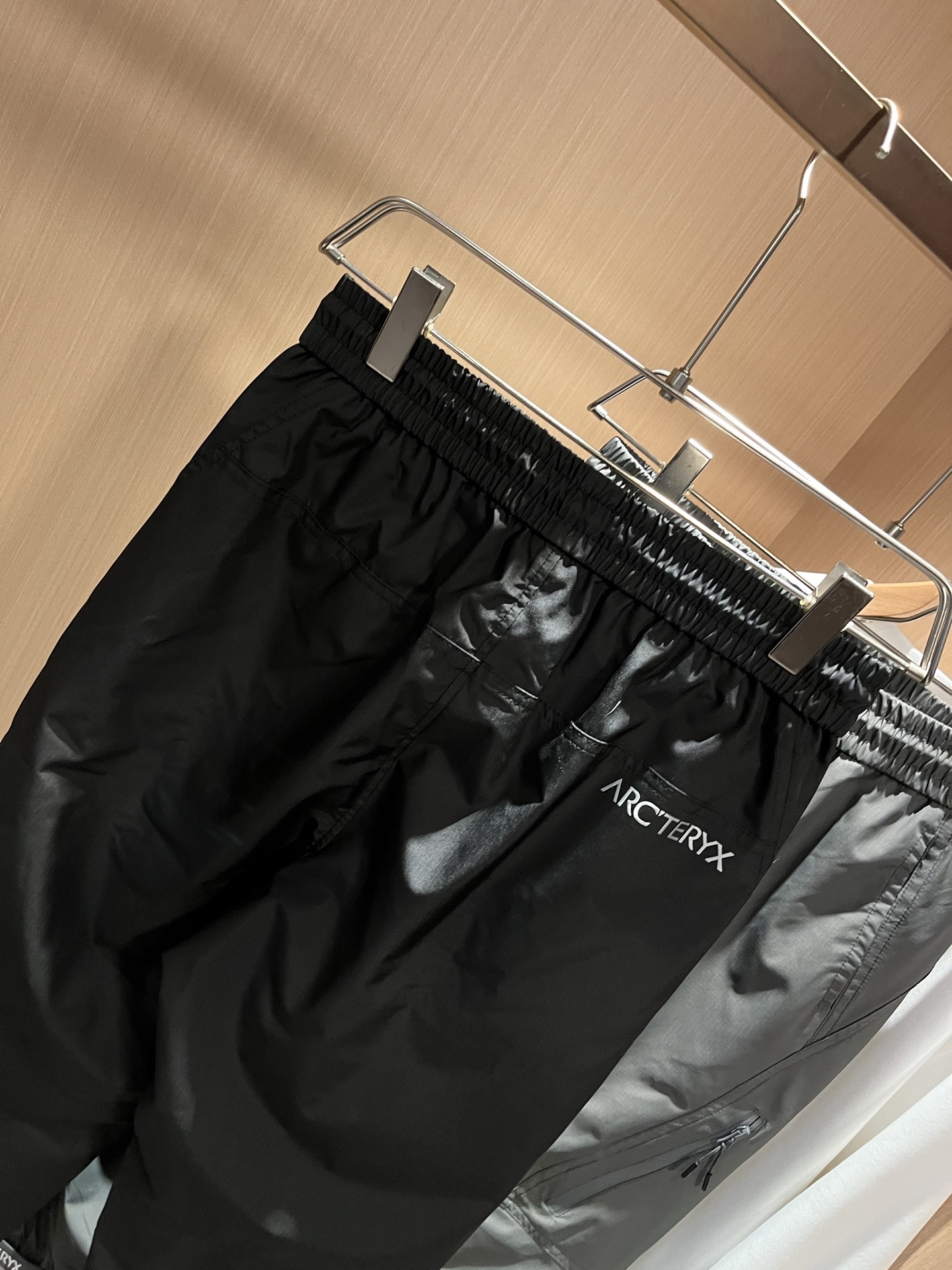 ARCTER*X始*祖鸟 2025秋冬新款休闲运动风格休闲裤，户外品牌可能大家第一想到的就是加拿大鹅、始