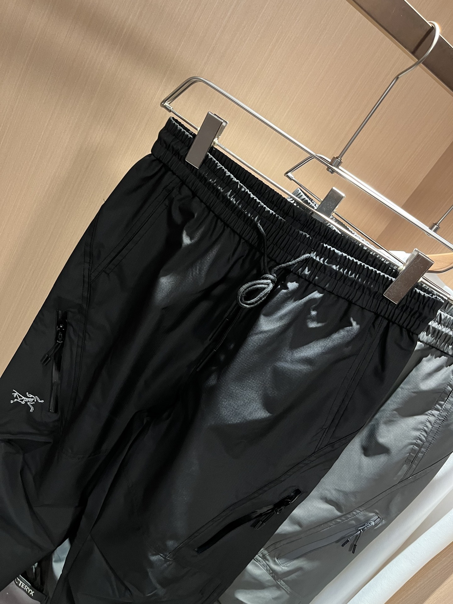 ARCTER*X始*祖鸟 2025秋冬新款休闲运动风格休闲裤，户外品牌可能大家第一想到的就是加拿大鹅、始