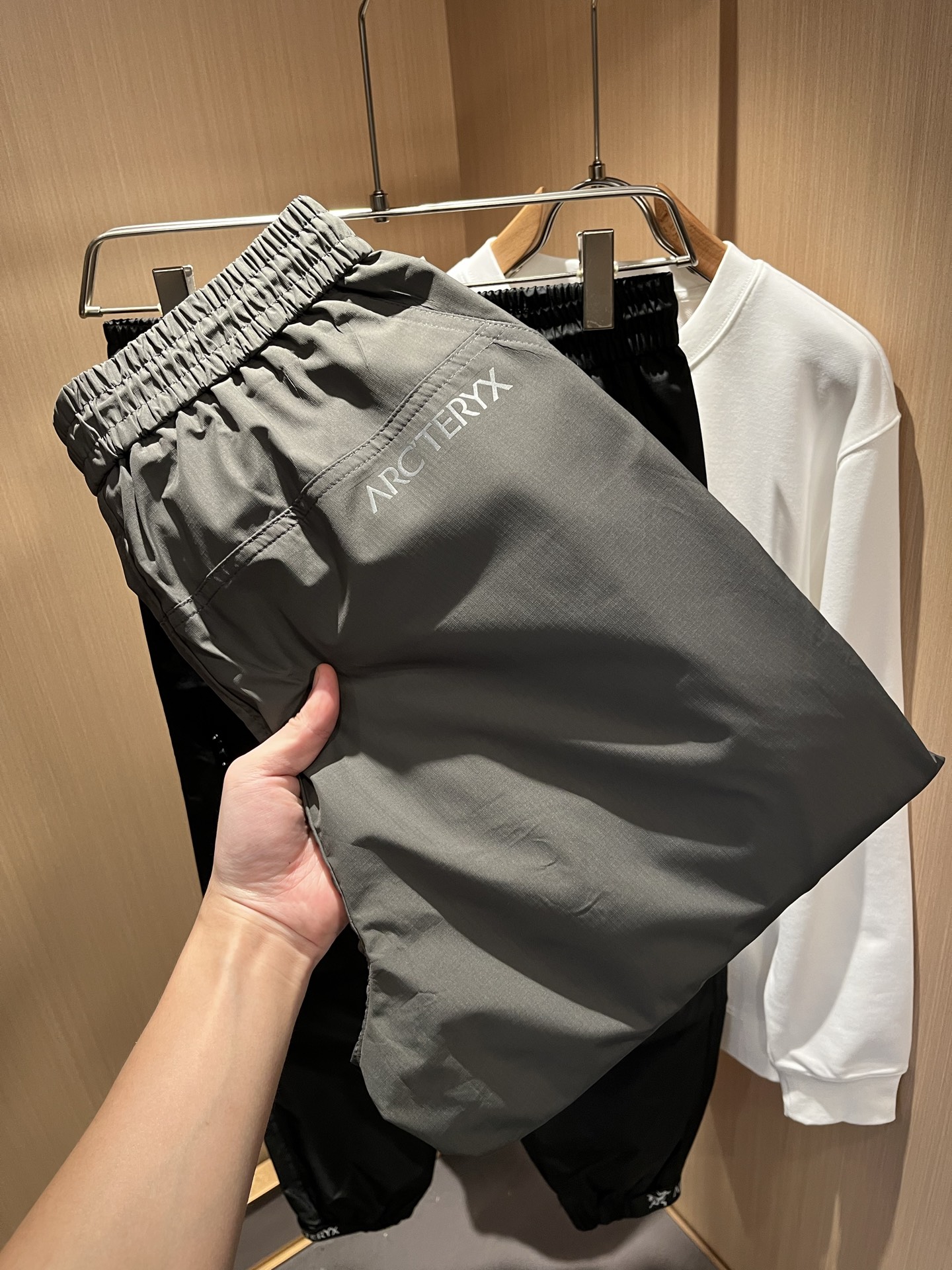 ARCTER*X始*祖鸟 2025秋冬新款休闲运动风格休闲裤，户外品牌可能大家第一想到的就是加拿大鹅、始