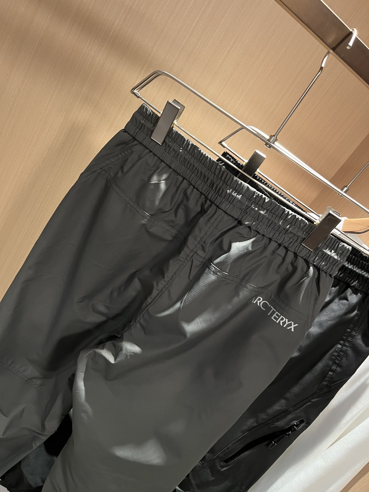 ARCTER*X始*祖鸟 2025秋冬新款休闲运动风格休闲裤，户外品牌可能大家第一想到的就是加拿大鹅、始