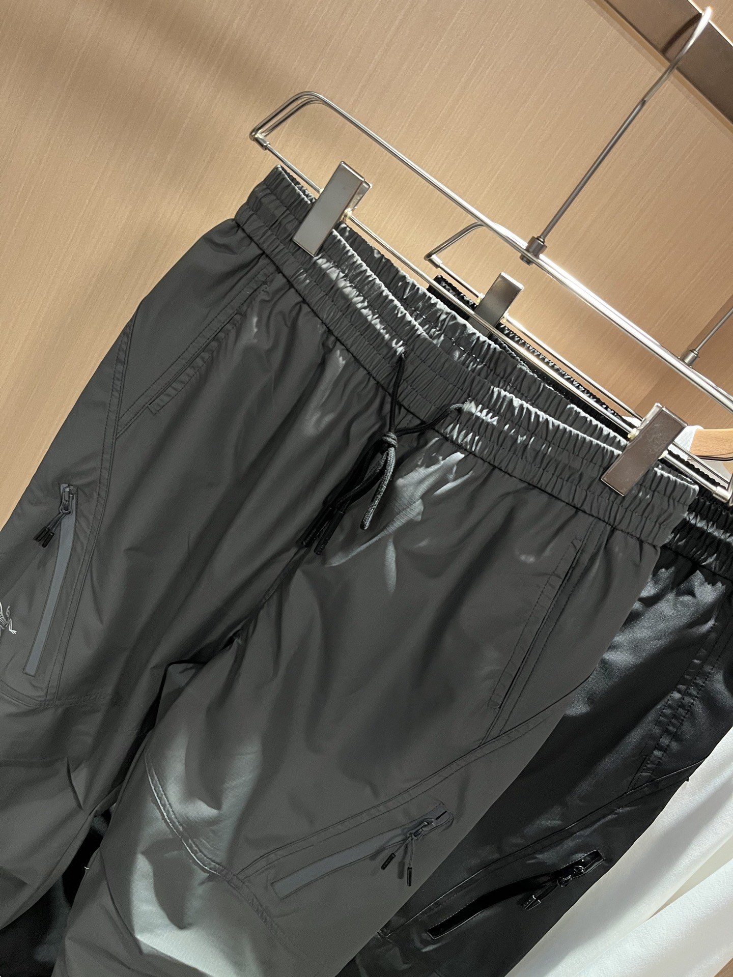 ARCTER*X始*祖鸟 2025秋冬新款休闲运动风格休闲裤，户外品牌可能大家第一想到的就是加拿大鹅、始