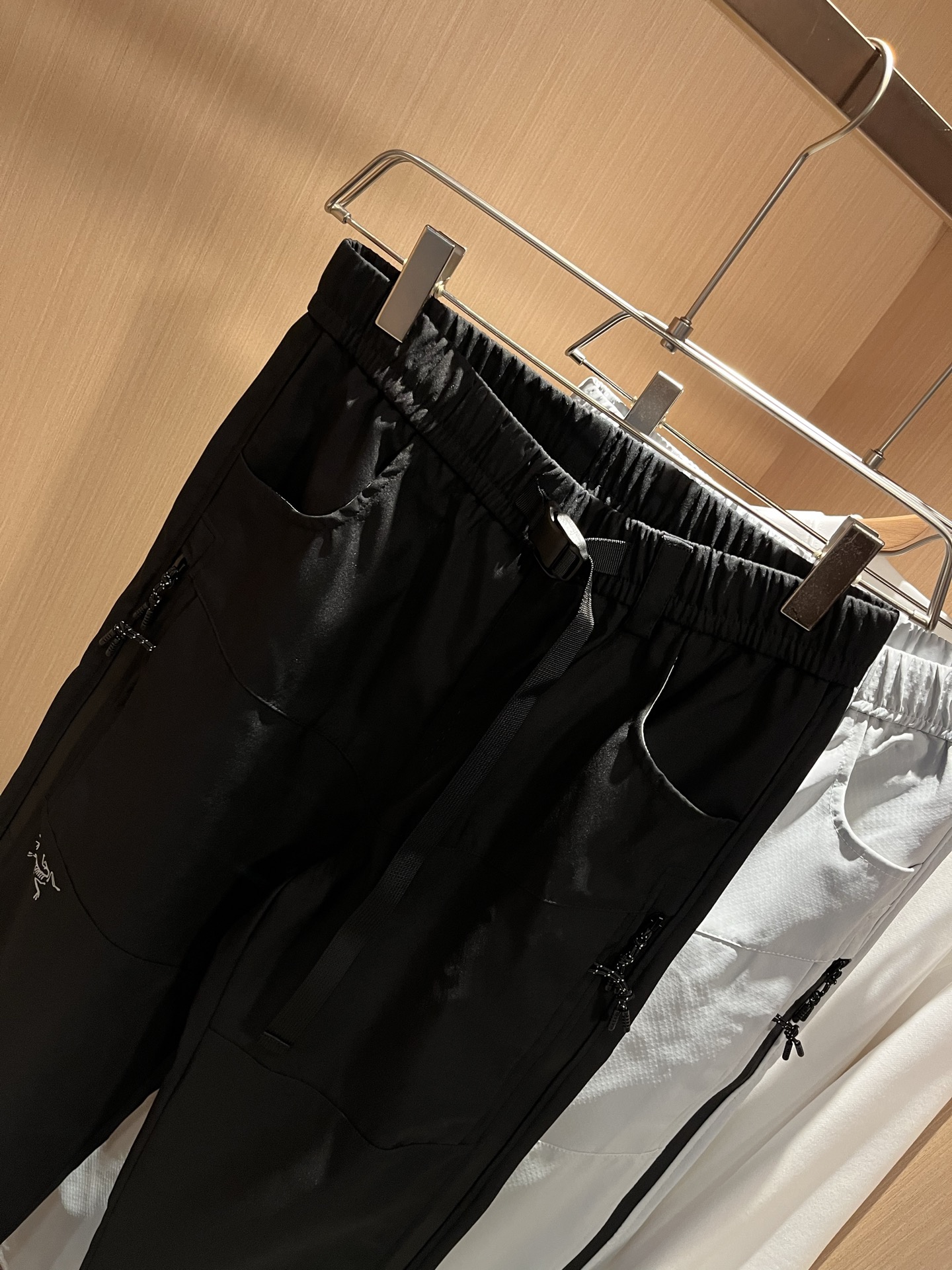 ARCTER*X始*祖鸟 2025秋冬新款休闲运动风格休闲裤，户外品牌可能大家第一想到的就是加拿大鹅、始