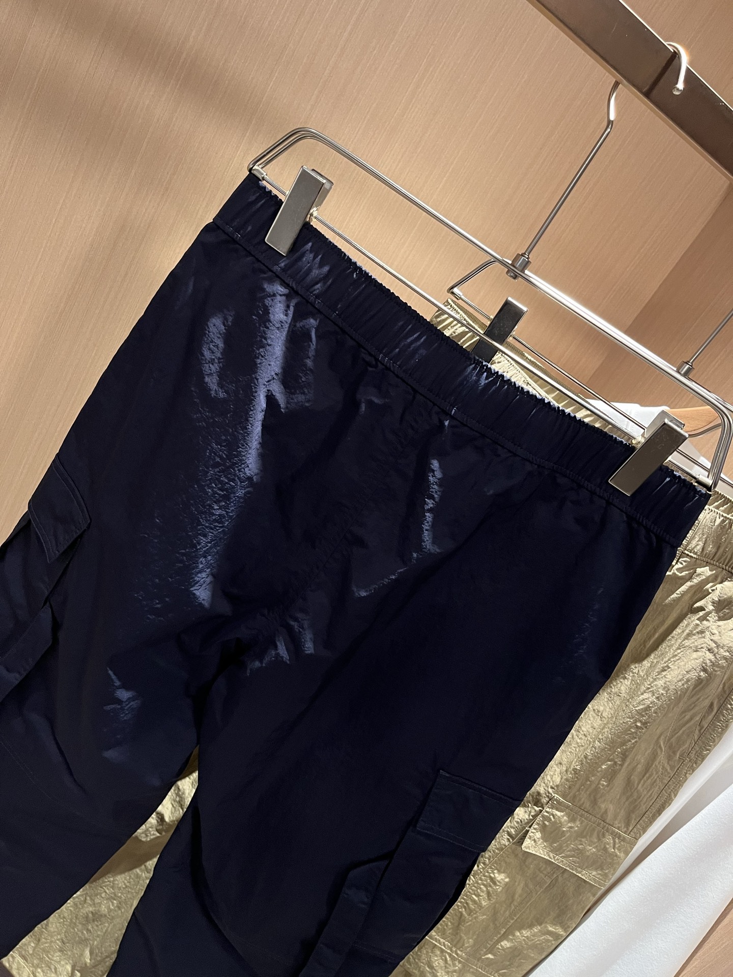 BALENCIA*巴黎*家 2025秋冬新款休闲裤，巴黎世家 裤腿印花字母logo图案设计！新款现货 Y