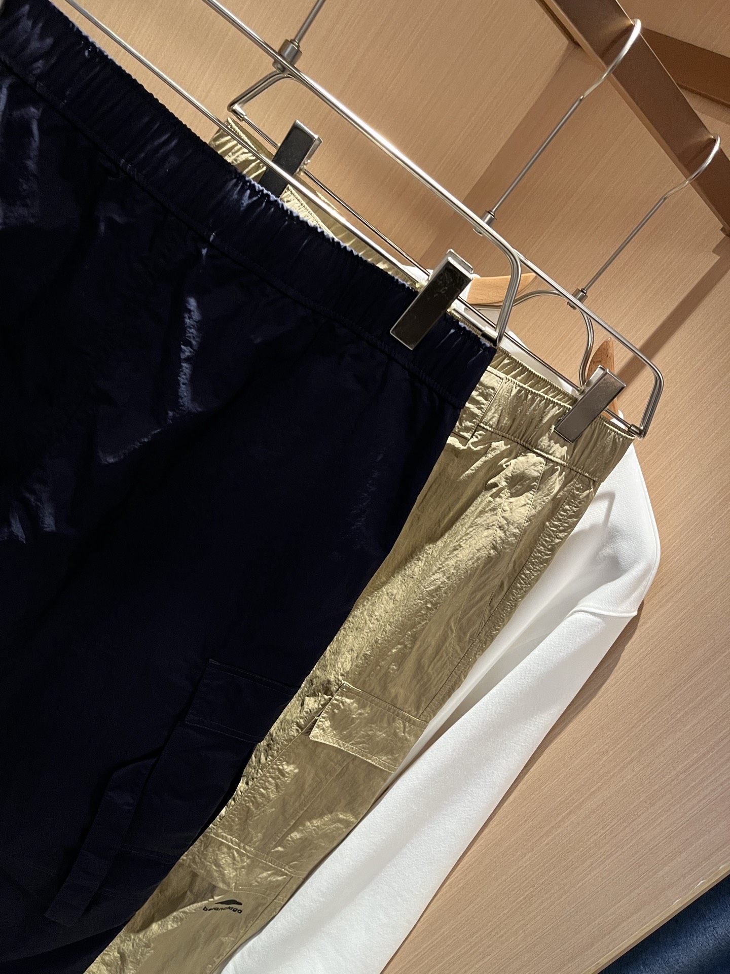 BALENCIA*巴黎*家 2025秋冬新款休闲裤，巴黎世家 裤腿印花字母logo图案设计！新款现货 Y