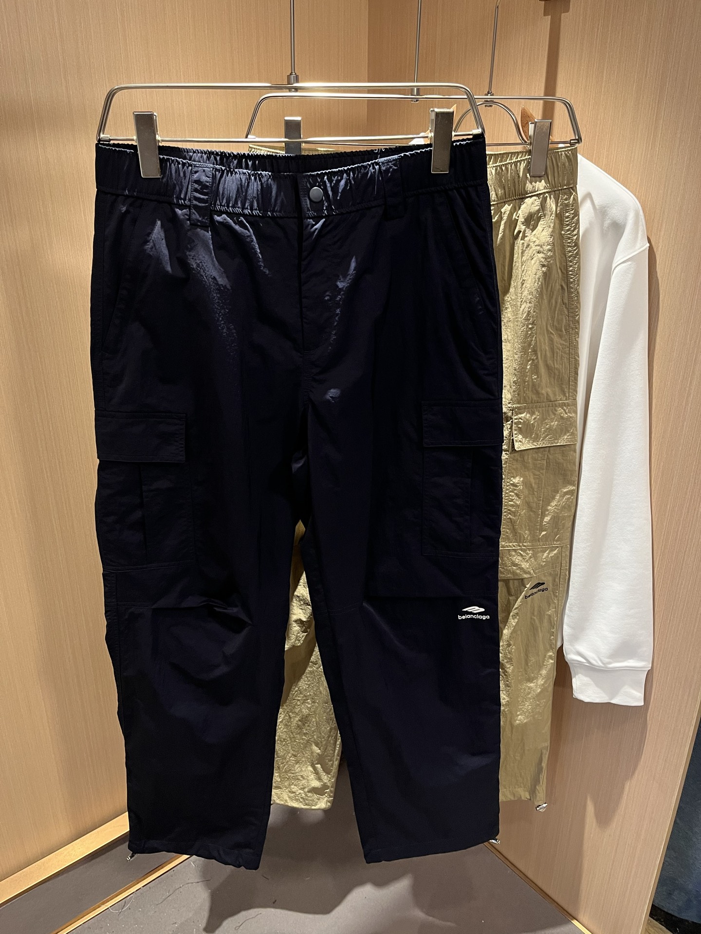 BALENCIA*巴黎*家 2025秋冬新款休闲裤，巴黎世家 裤腿印花字母logo图案设计！新款现货 Y