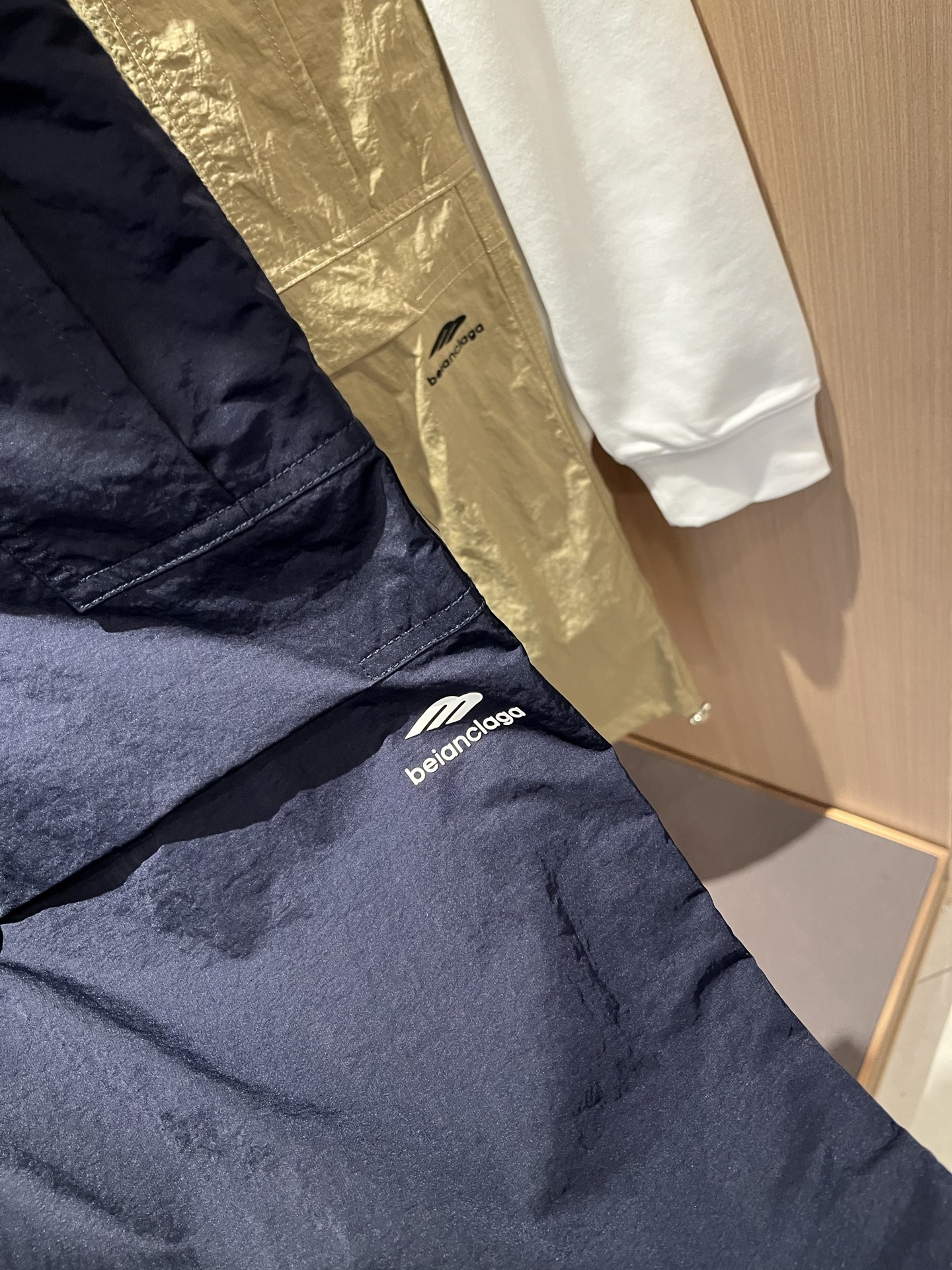 BALENCIA*巴黎*家 2025秋冬新款休闲裤，巴黎世家 裤腿印花字母logo图案设计！新款现货 Y