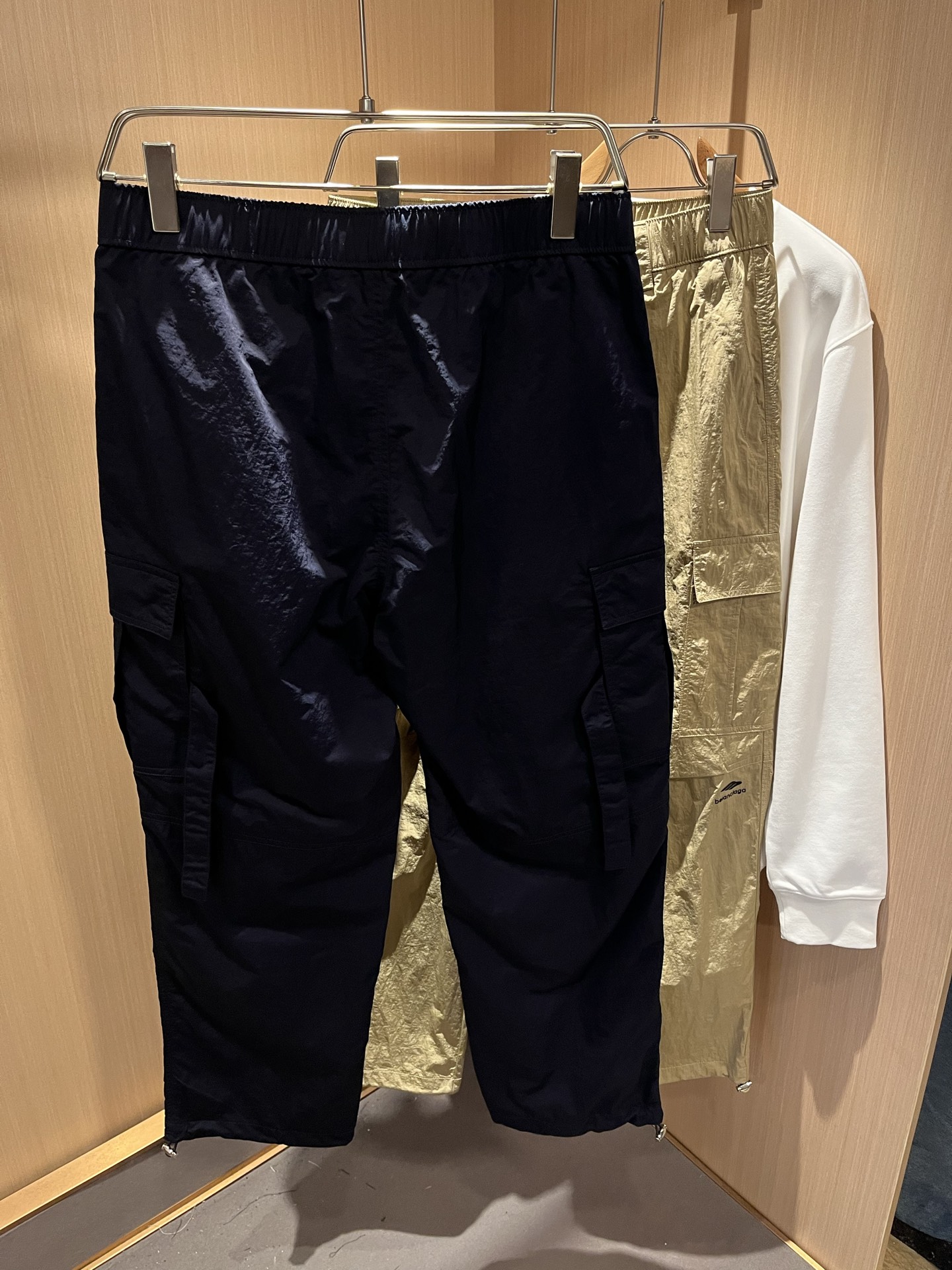 BALENCIA*巴黎*家 2025秋冬新款休闲裤，巴黎世家 裤腿印花字母logo图案设计！新款现货 Y