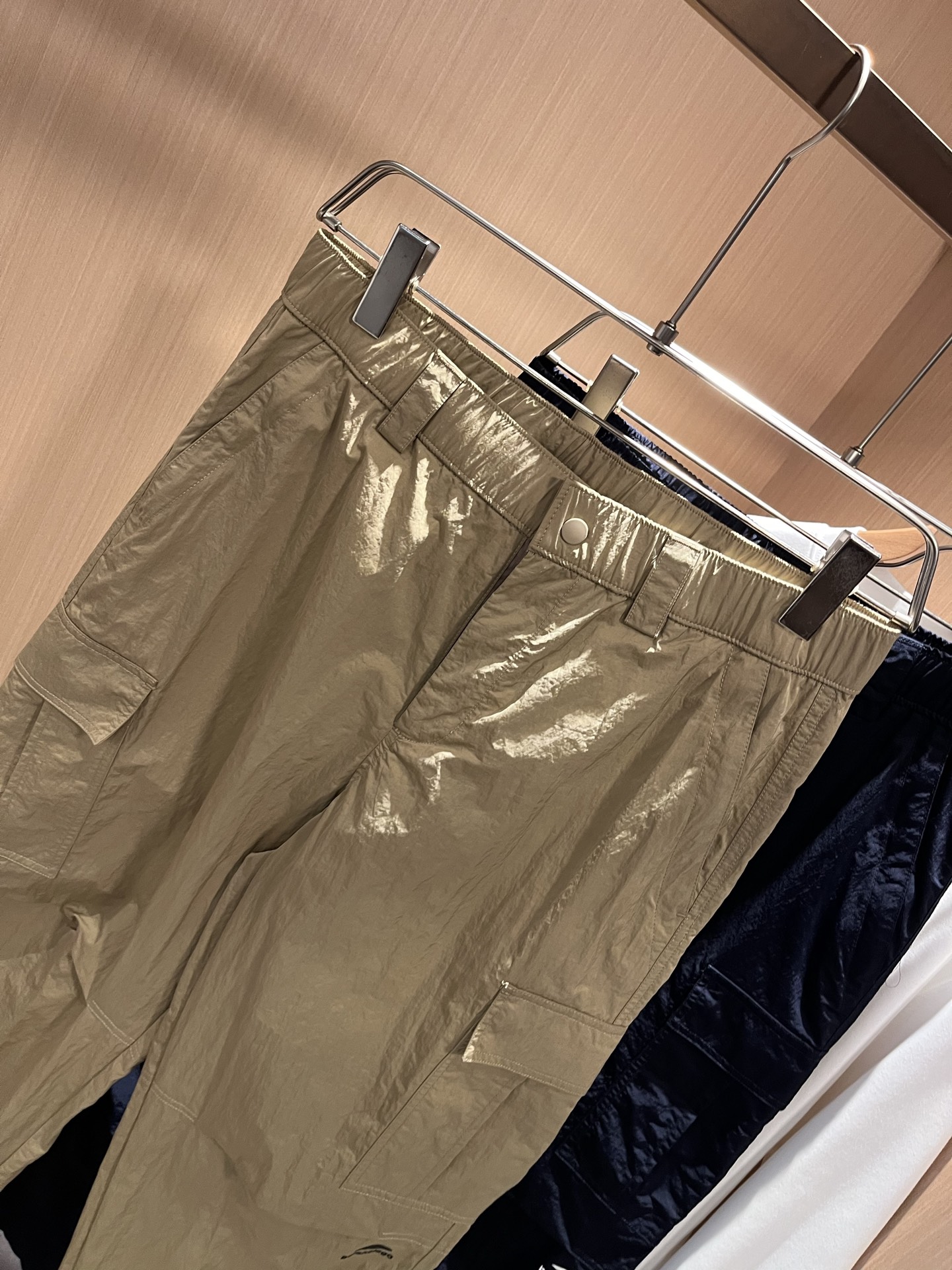 BALENCIA*巴黎*家 2025秋冬新款休闲裤，巴黎世家 裤腿印花字母logo图案设计！新款现货 Y