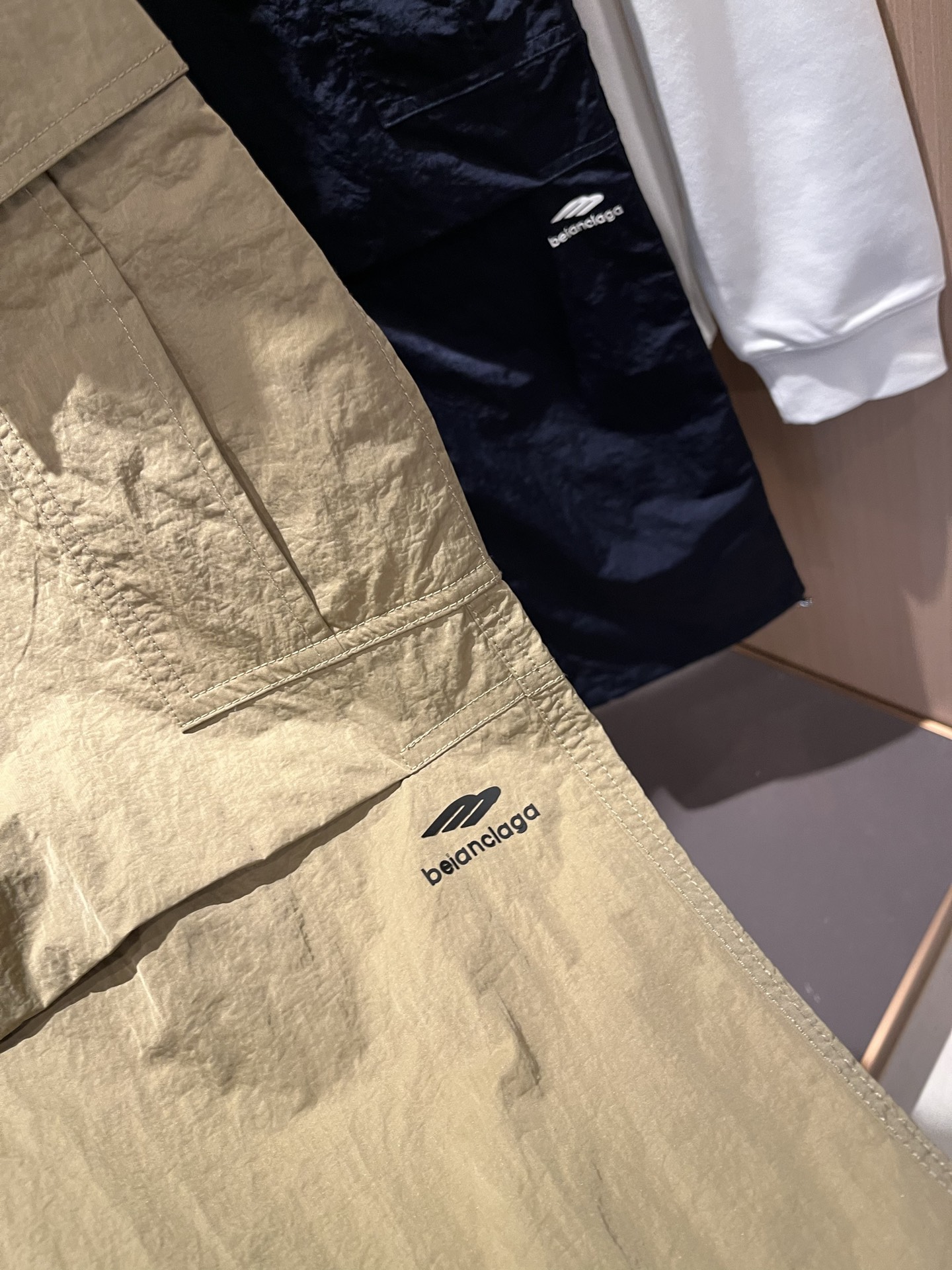 BALENCIA*巴黎*家 2025秋冬新款休闲裤，巴黎世家 裤腿印花字母logo图案设计！新款现货 Y