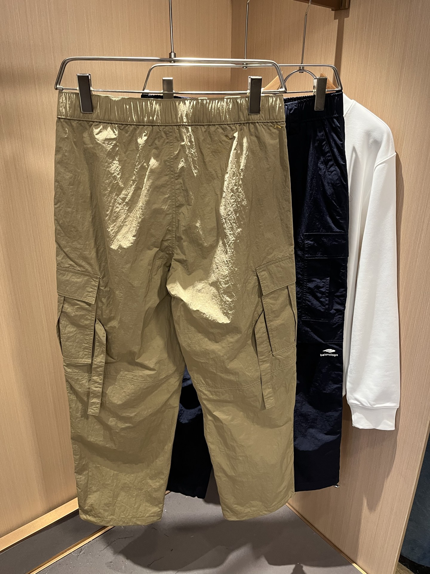 BALENCIA*巴黎*家 2025秋冬新款休闲裤，巴黎世家 裤腿印花字母logo图案设计！新款现货 Y