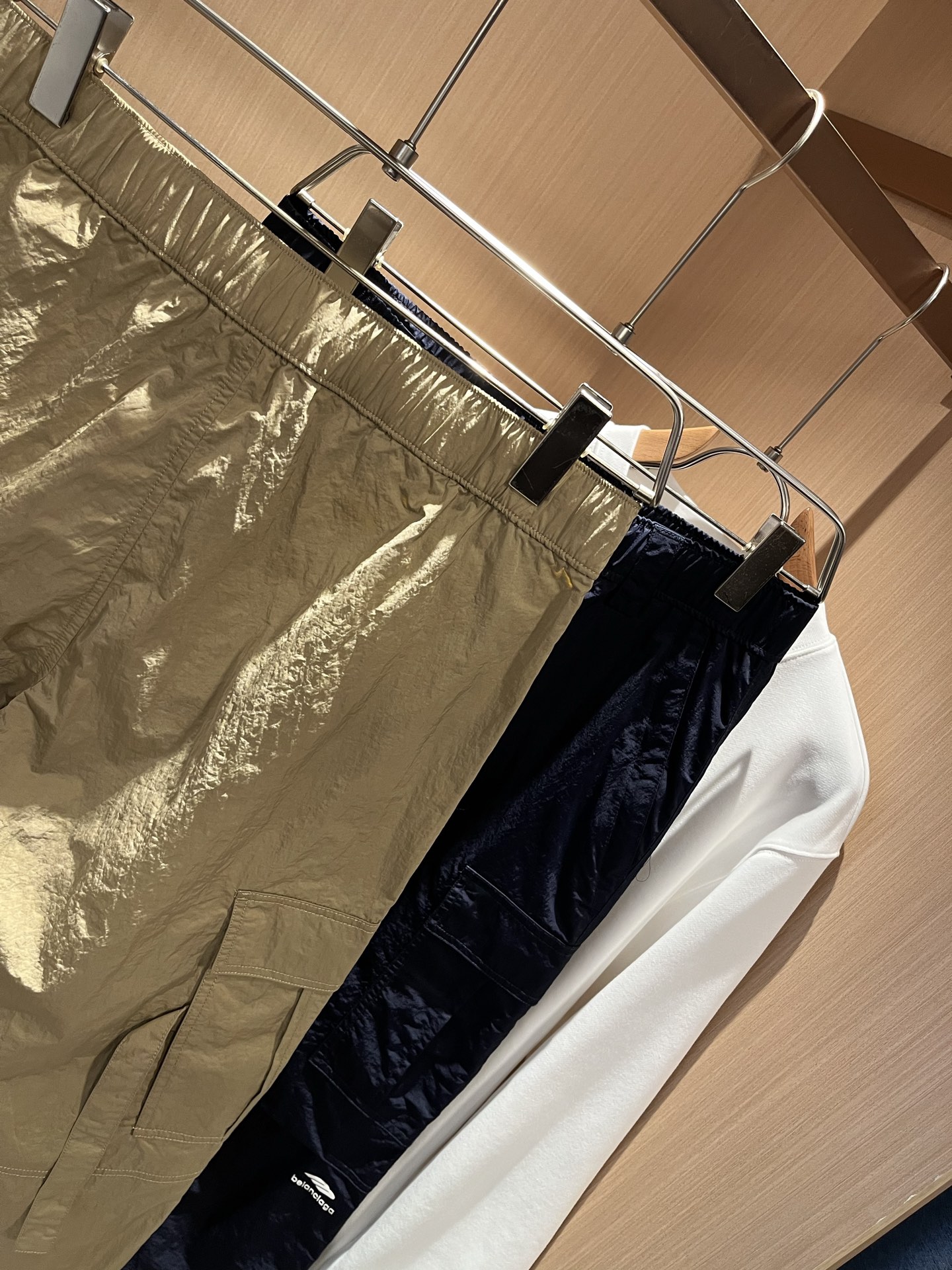 BALENCIA*巴黎*家 2025秋冬新款休闲裤，巴黎世家 裤腿印花字母logo图案设计！新款现货 Y