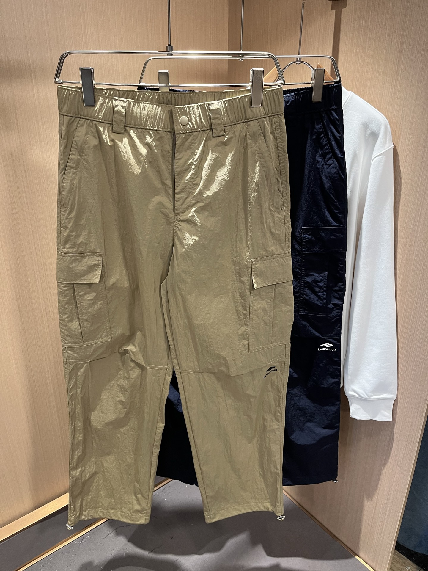 BALENCIA*巴黎*家 2025秋冬新款休闲裤，巴黎世家 裤腿印花字母logo图案设计！新款现货 Y