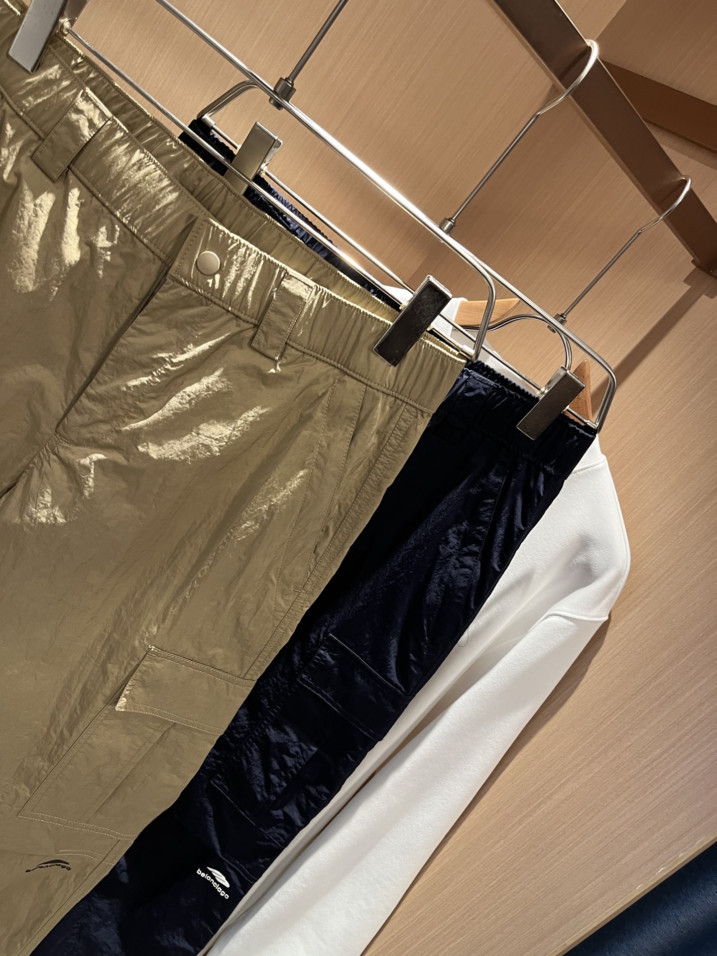 BALENCIA*巴黎*家 2025秋冬新款休闲裤，巴黎世家 裤腿印花字母logo图案设计！新款现货 Y