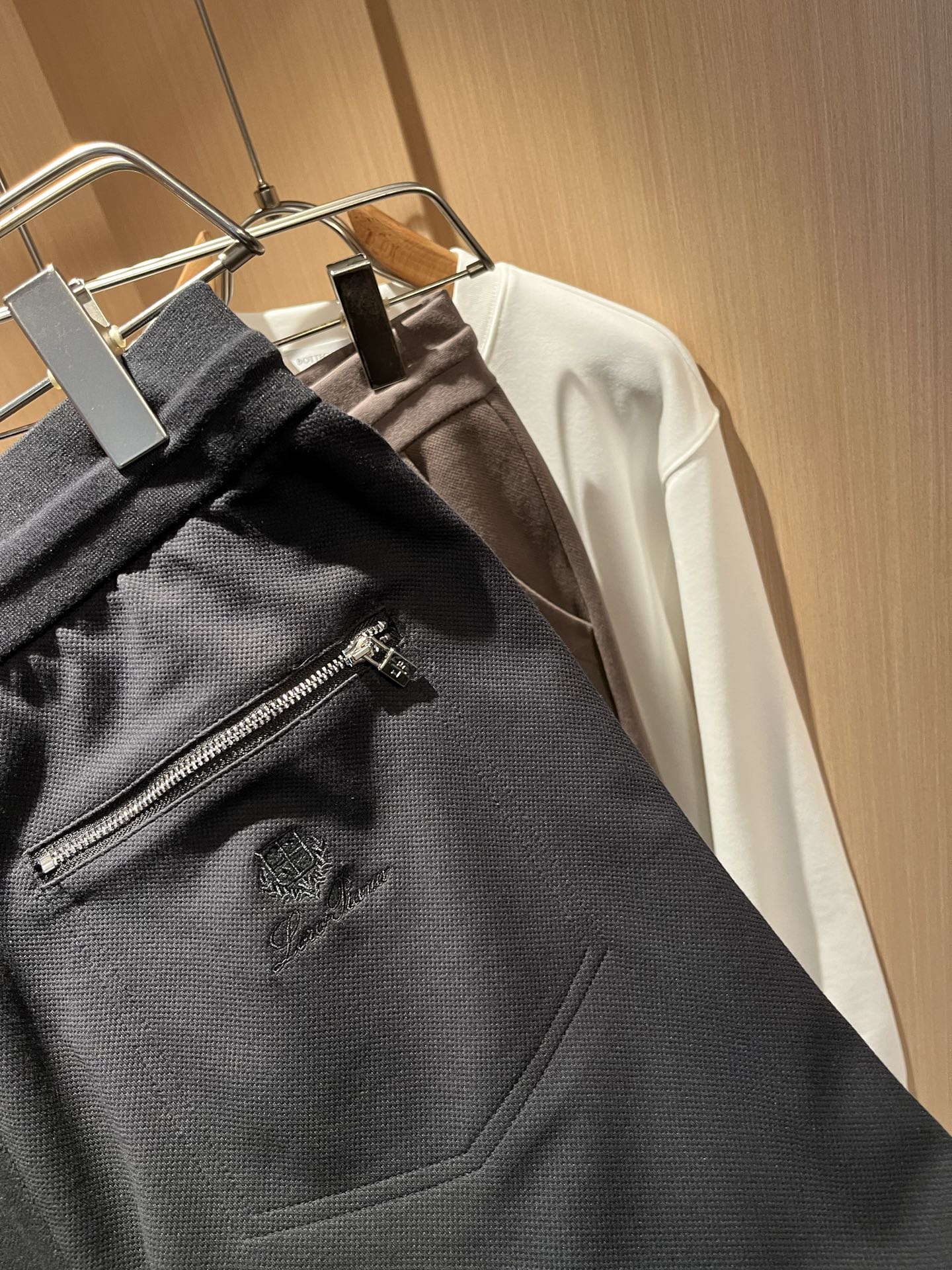 Loro Piana诺悠翩雅 2025秋冬新品男士休闲裤，最新的贸易订单全品相！！网红款！上身舒适透气，