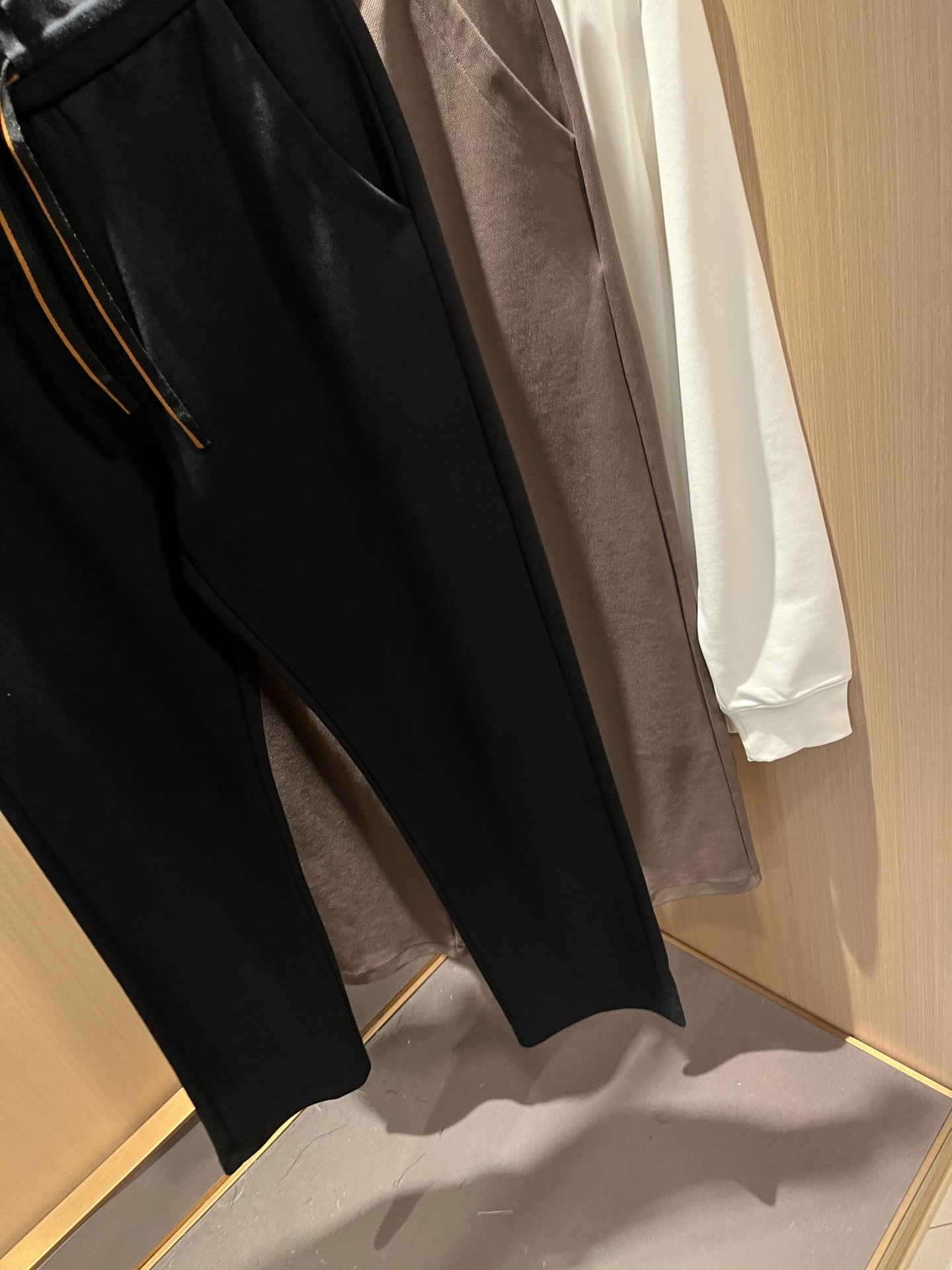 Loro Piana诺悠翩雅 2025秋冬新品男士休闲裤，最新的贸易订单全品相！！网红款！上身舒适透气，