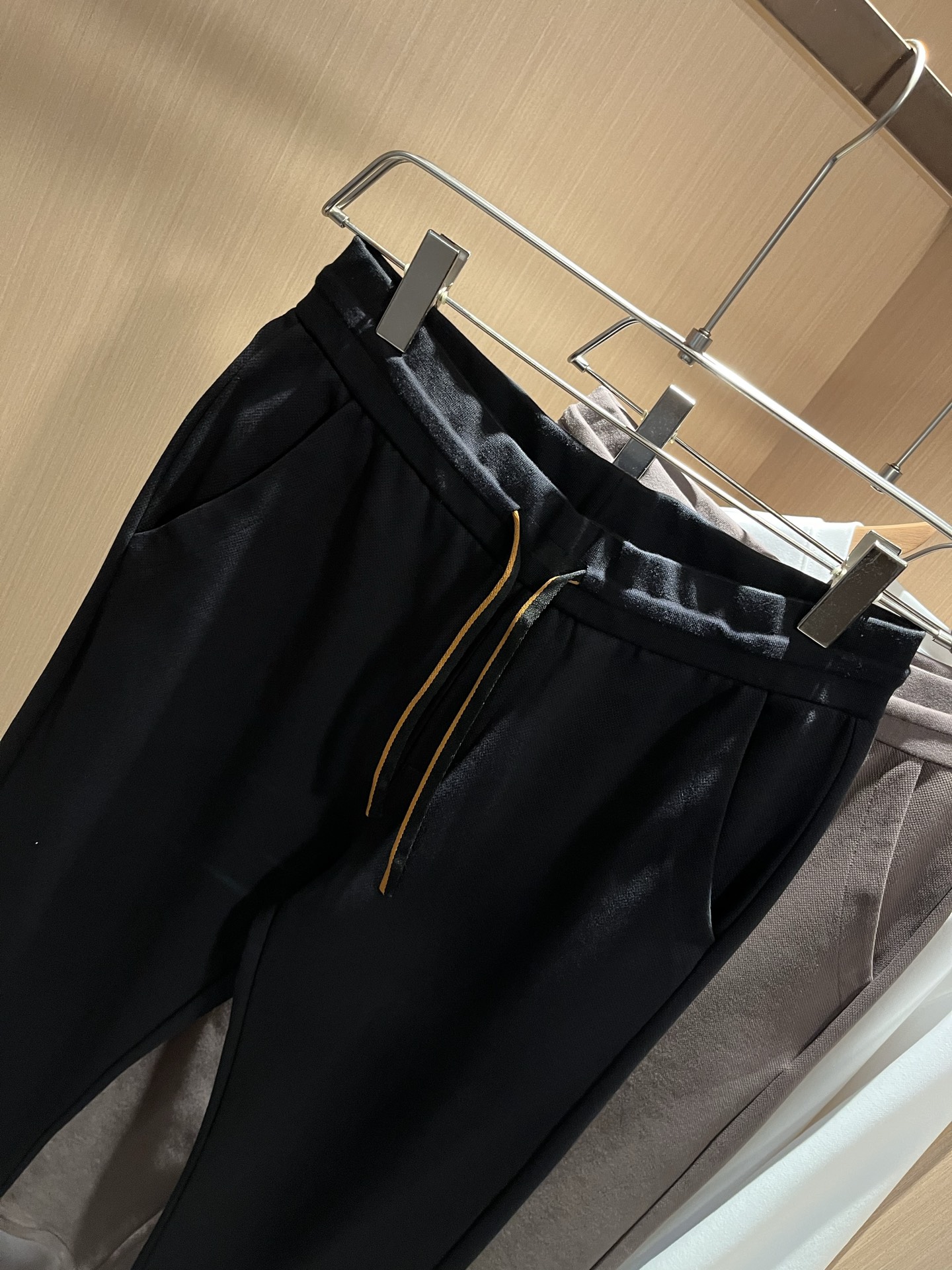 Loro Piana诺悠翩雅 2025秋冬新品男士休闲裤，最新的贸易订单全品相！！网红款！上身舒适透气，